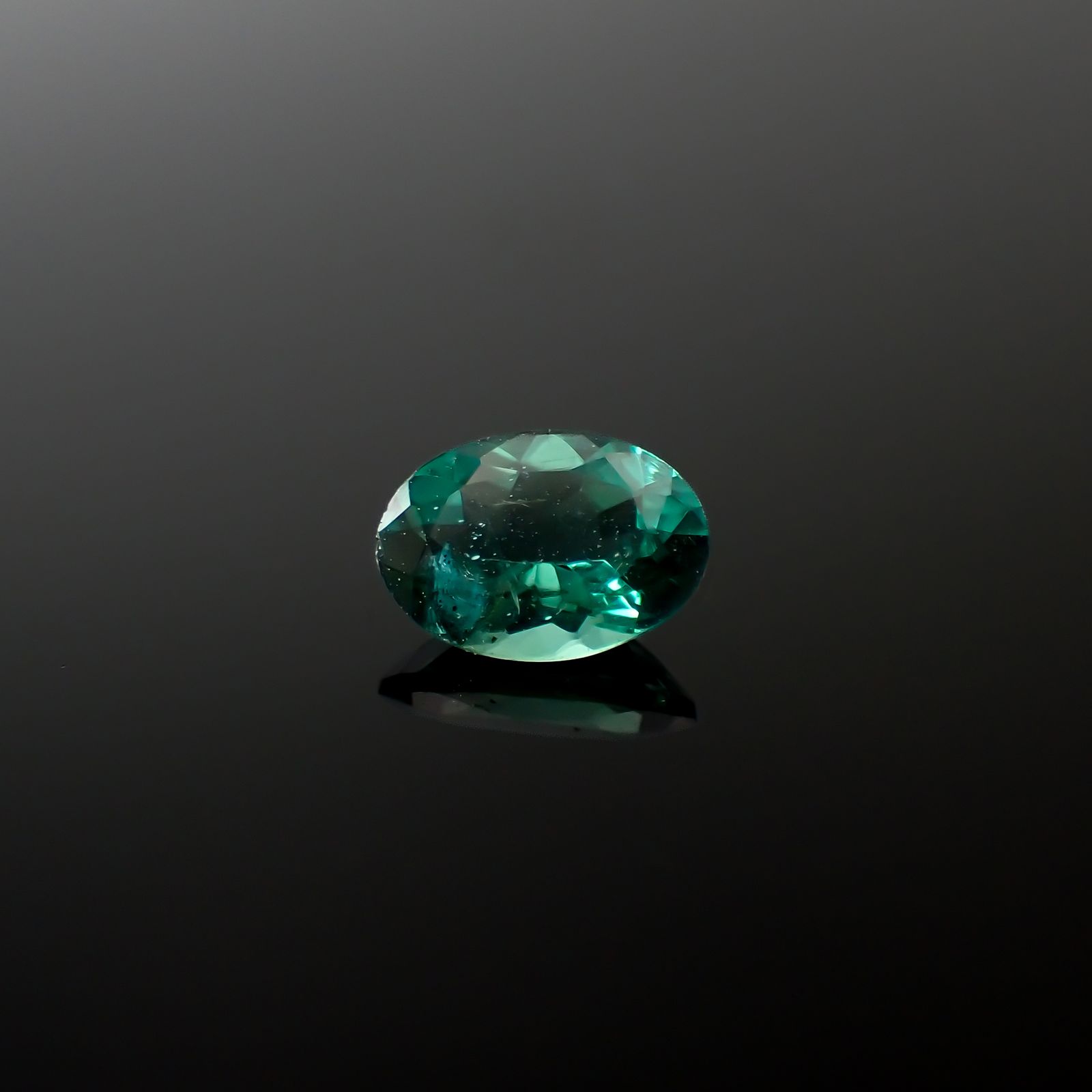 ノーブルモロキサイト マダガスカル産 0.71ct[240326544]6.9x4.9mm前後