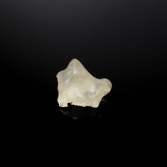 リビアングラス 原石 発見地：エジプト・リビア砂漠 10.72ct [241029288]18.5x16mm前後