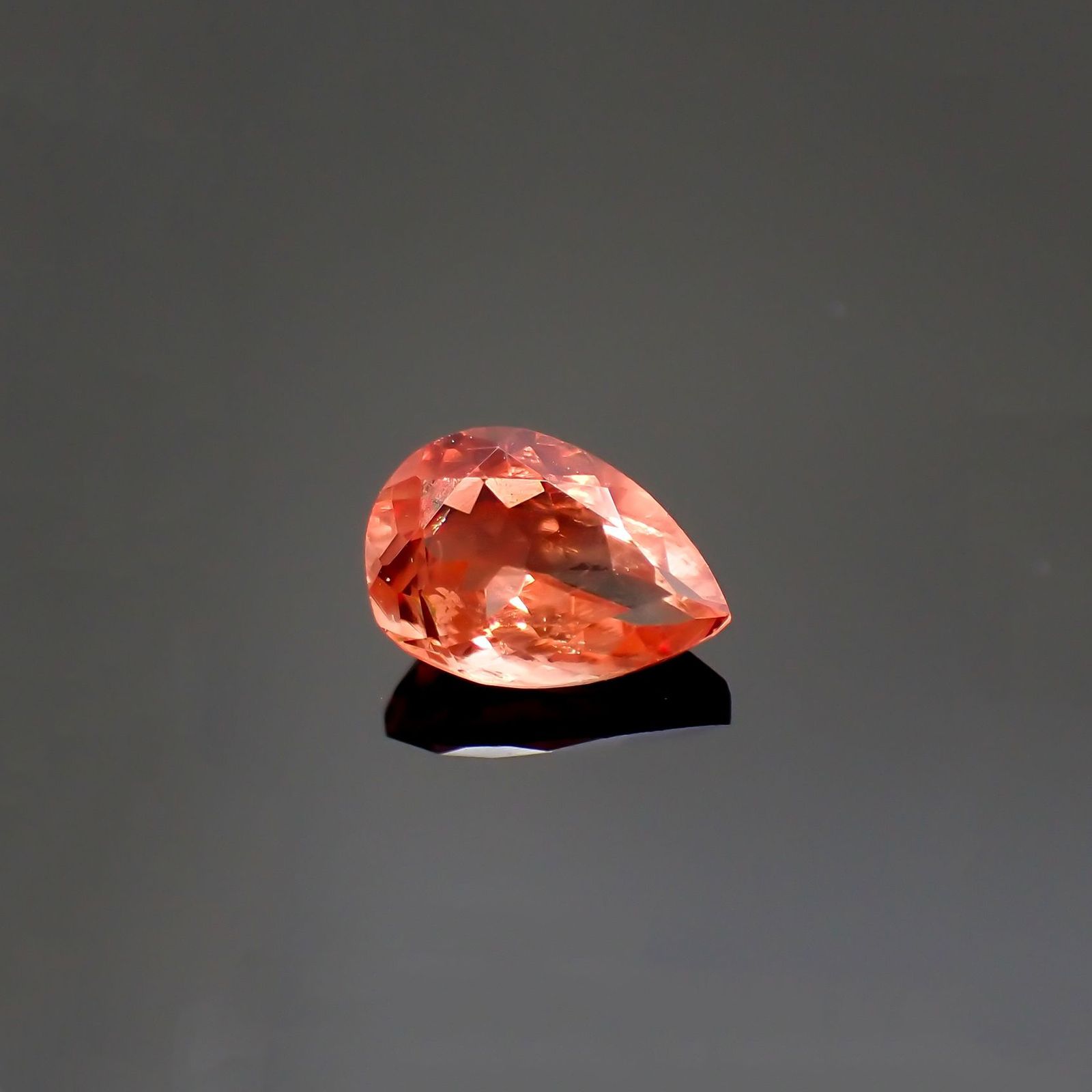 アンデシン(宝石名アンデシン)チベット産 識別済 0.92ct / 8.1x5.6mm