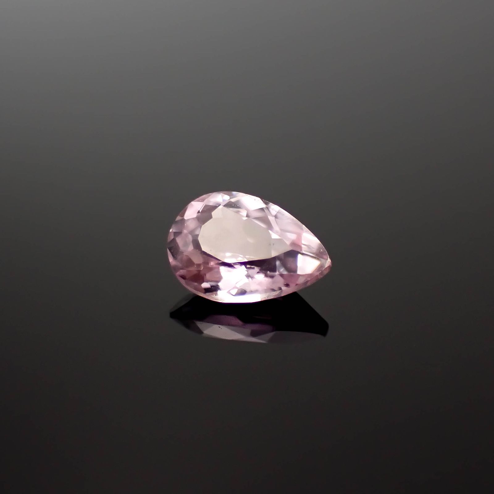 カラーシフト ピンクダイアスポア アフガニスタン産 0.45ct[240627978]6.1x4.2mm前後