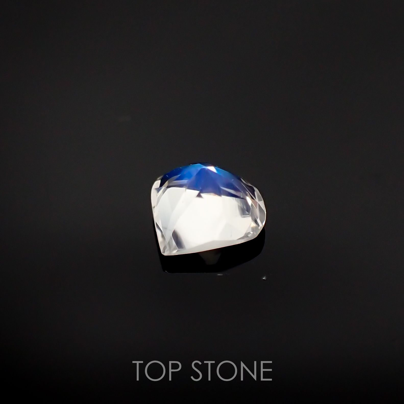 レインボームーンストーン(アンデシンラブラドライト) インド・ビハール産 ルース 0.59ct[210611274]5.9×6mm前後