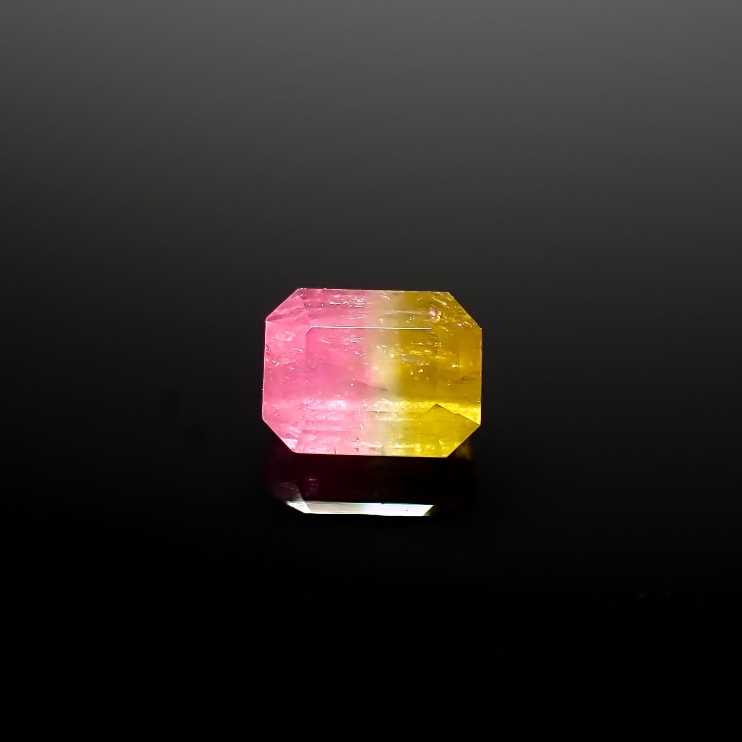 バイカラートルマリン アフガニスタン産 0.68ct [241029405]5.3x4mm前後
