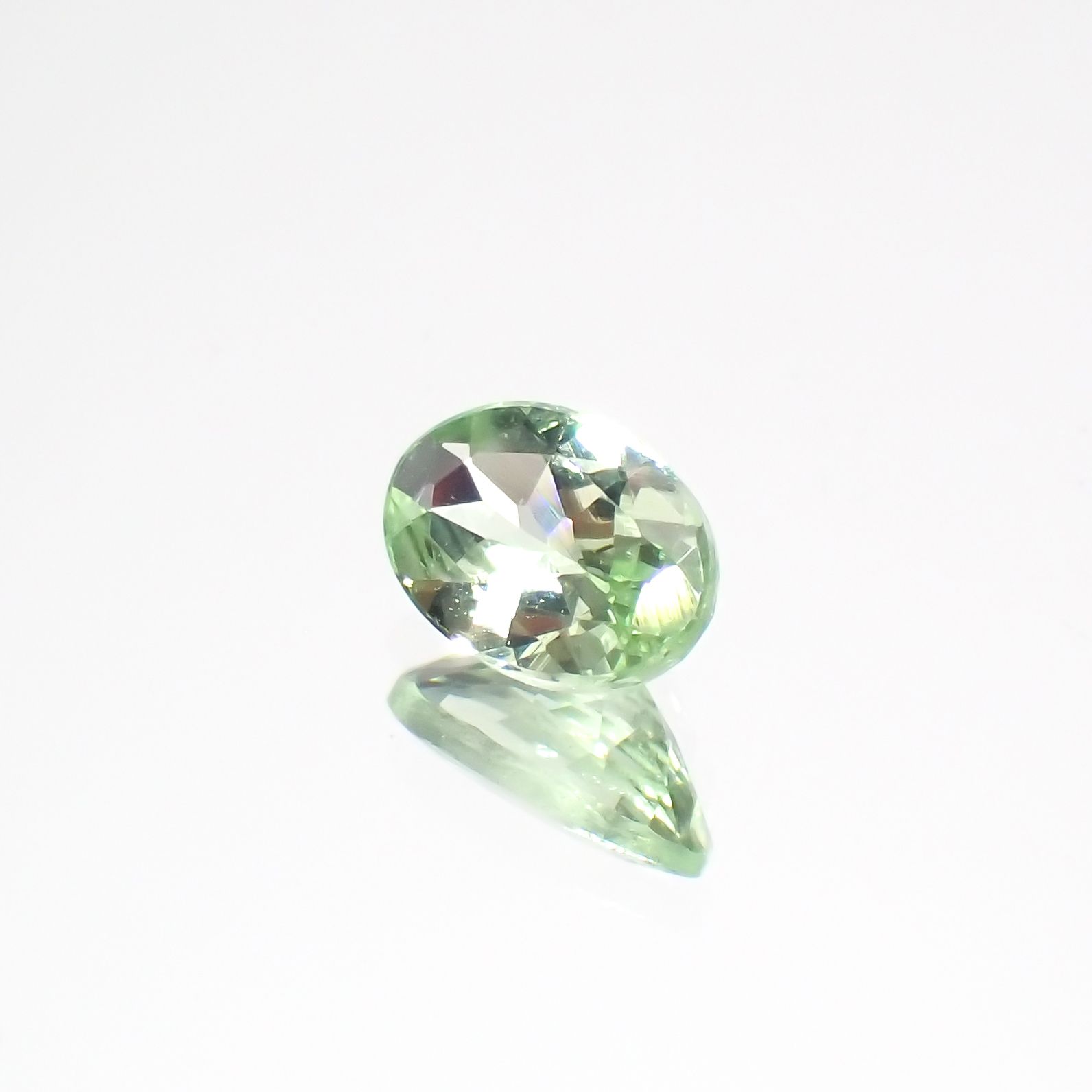 ミントガーネット タンザニア産 0.41ct[231023724]5.7x3.8mm前後