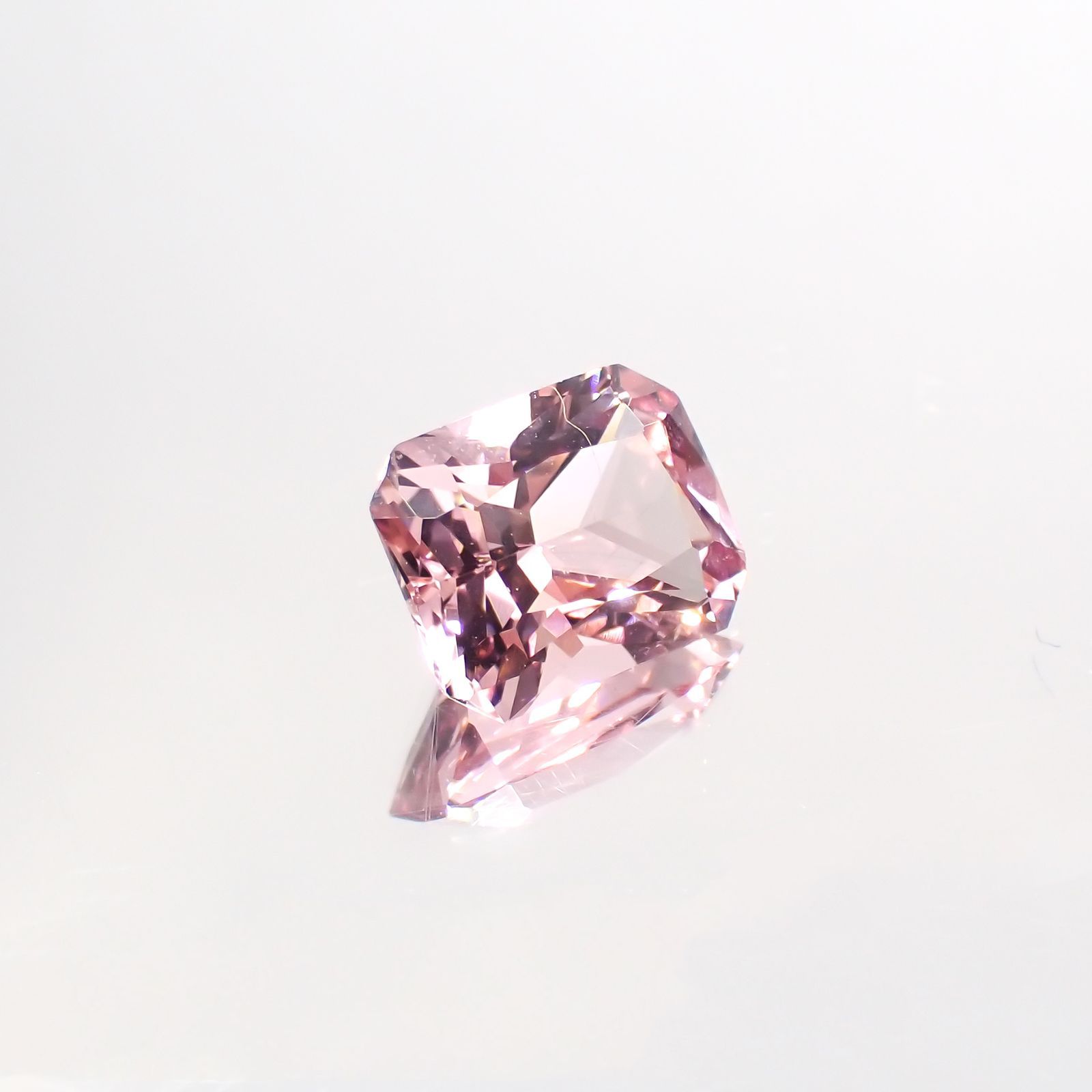 モルガナイト(宝石名モルガナイト)ナイジェリア産 1.589ct ソ付(彩珠)[220114243]8.2x6.5mm前後