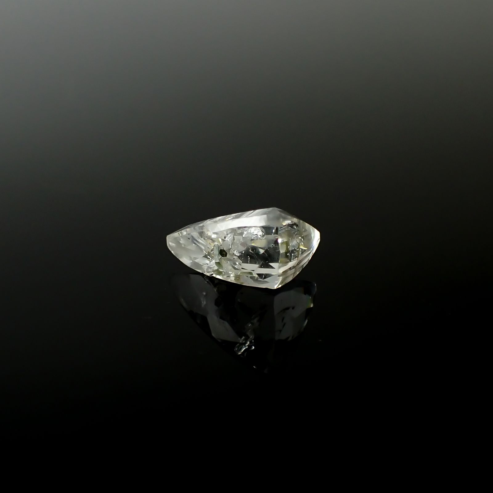 アパタイトイントパーズ(宝石名アパタイト イン トパーズ)ブラジル産 12.29ct 識別済[240225928]17.2x12.7mm前後