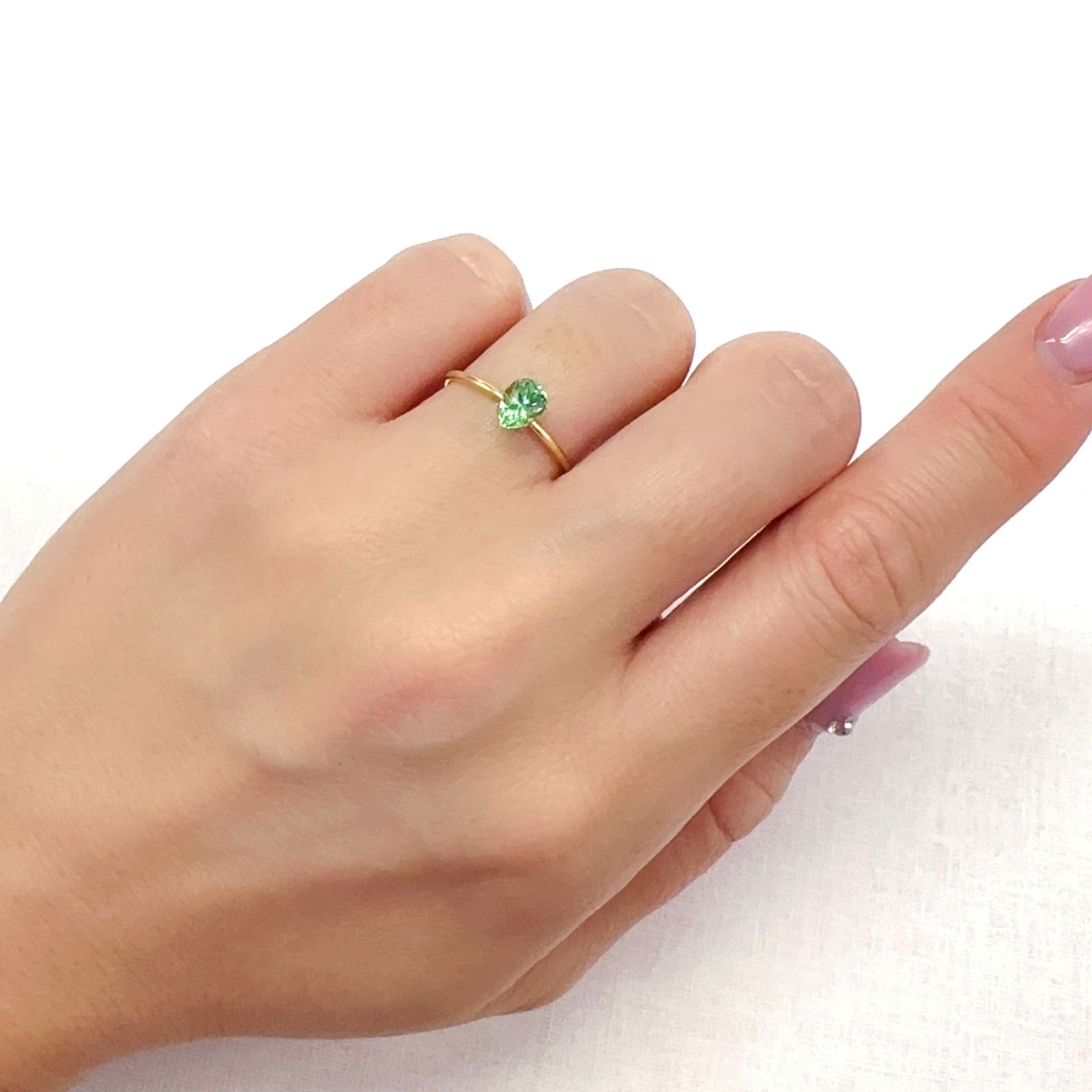 ミントガーネット タンザニア産 0.66ct[231023744]6.2x4.4mm前後
