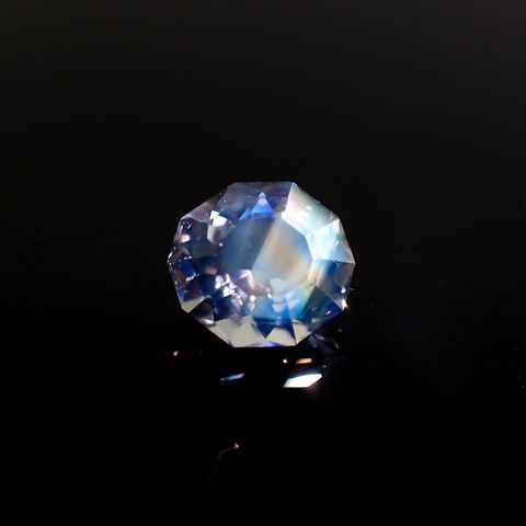 ◇カスタムカット◇レインボームーンストーン マダガスカル産 1.06ct[230923435]7.2x6.4mm前後