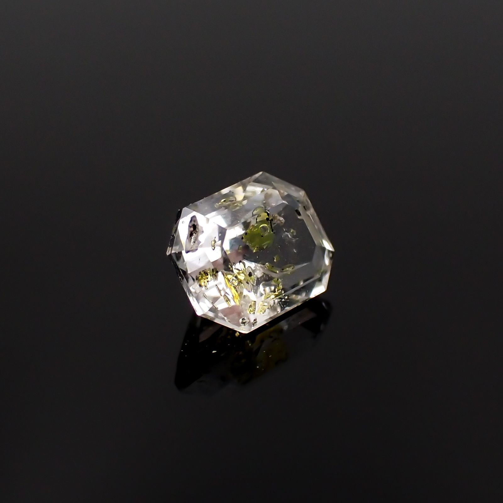 ◇オクタゴンカット◇オイルインクォーツ パキスタン産 0.65ct [230522094]5.9x4.7mm前後