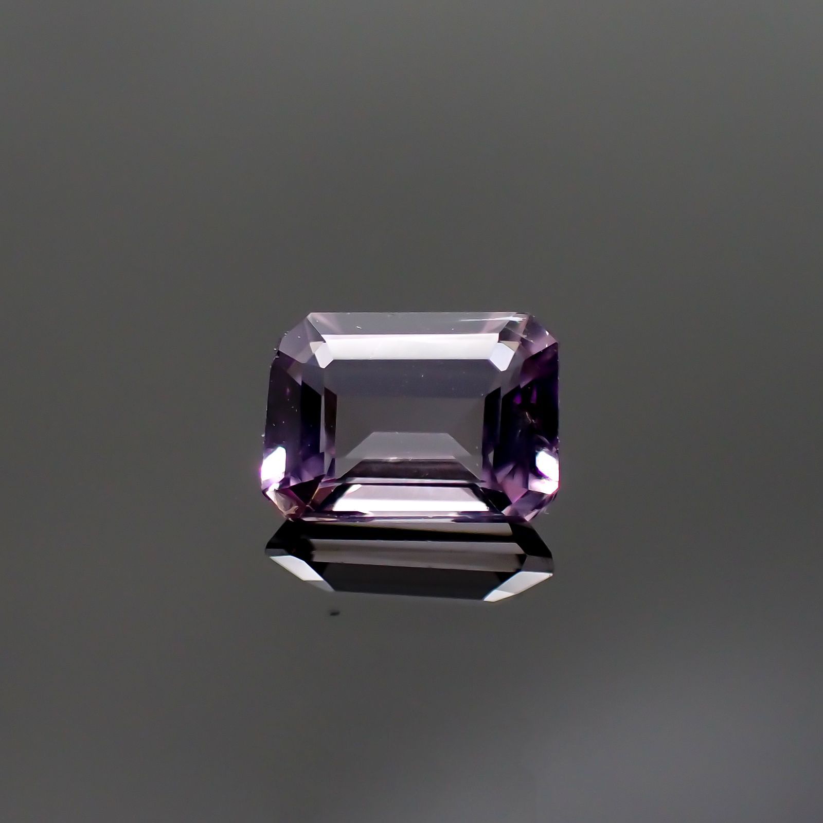 マリアライト フルオレッセンス(宝石名パープル・スキャポライト)スリランカ産 0.66ct 識別済[220114879]6.2x4.5mm前後