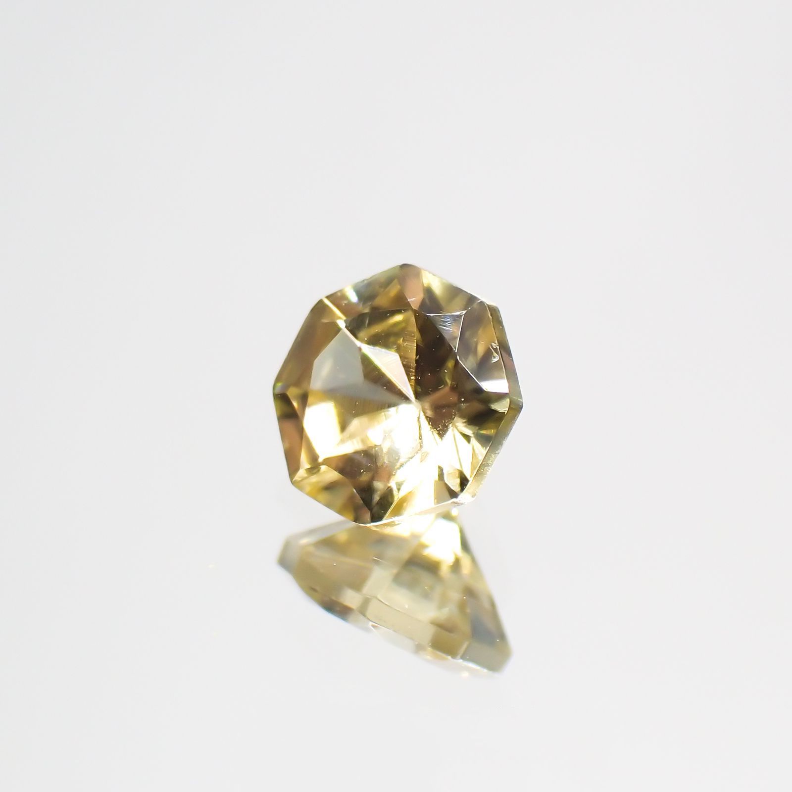 ◇オクタゴンカット◇イエロージルコン(宝石名ジルコン) カンボジア産 0.81ct 識別済[210410480]5.2×5.2mm前後