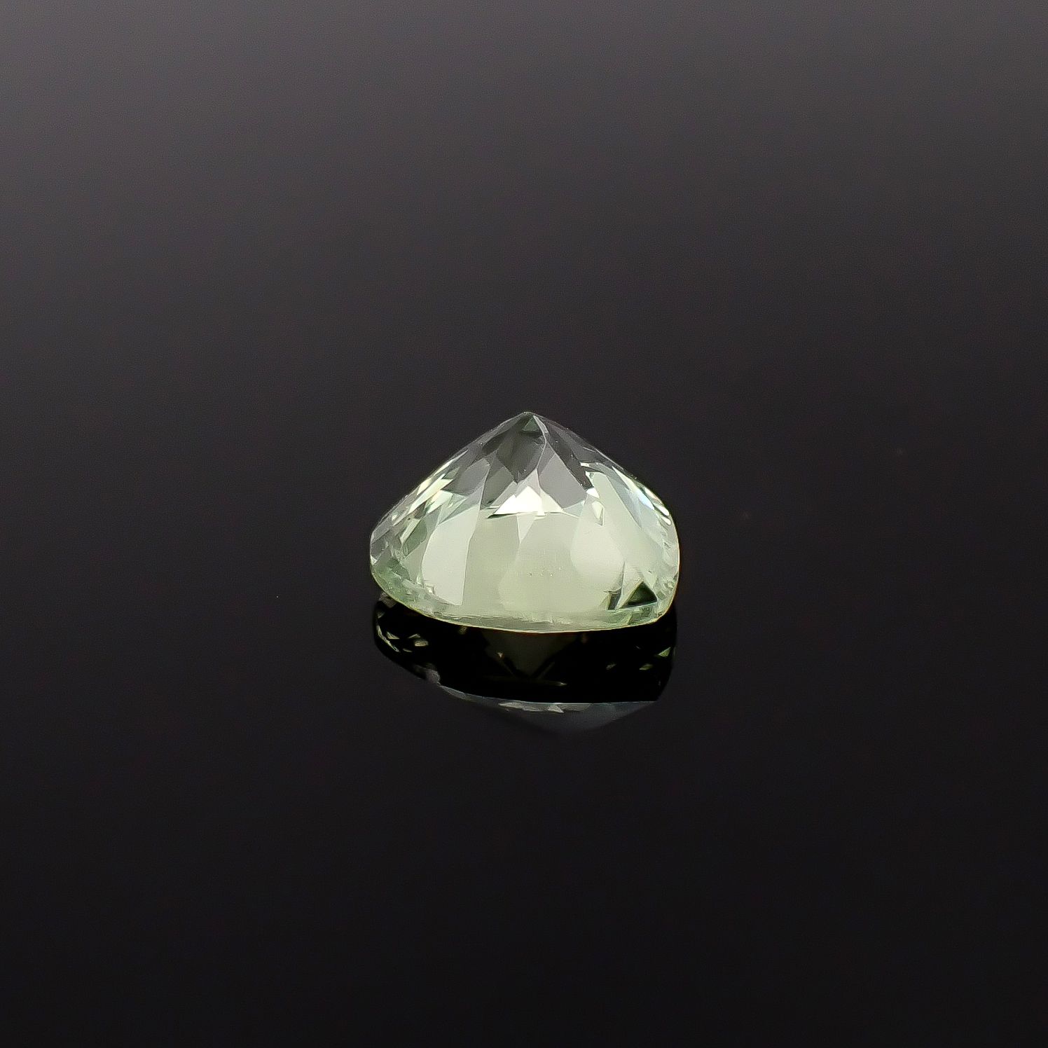 バナジウムクリソベリル(宝石名クリソベリル)マダガスカル産 ソ付(日独) 1.976ct / 8x8mm前後 [260131600]