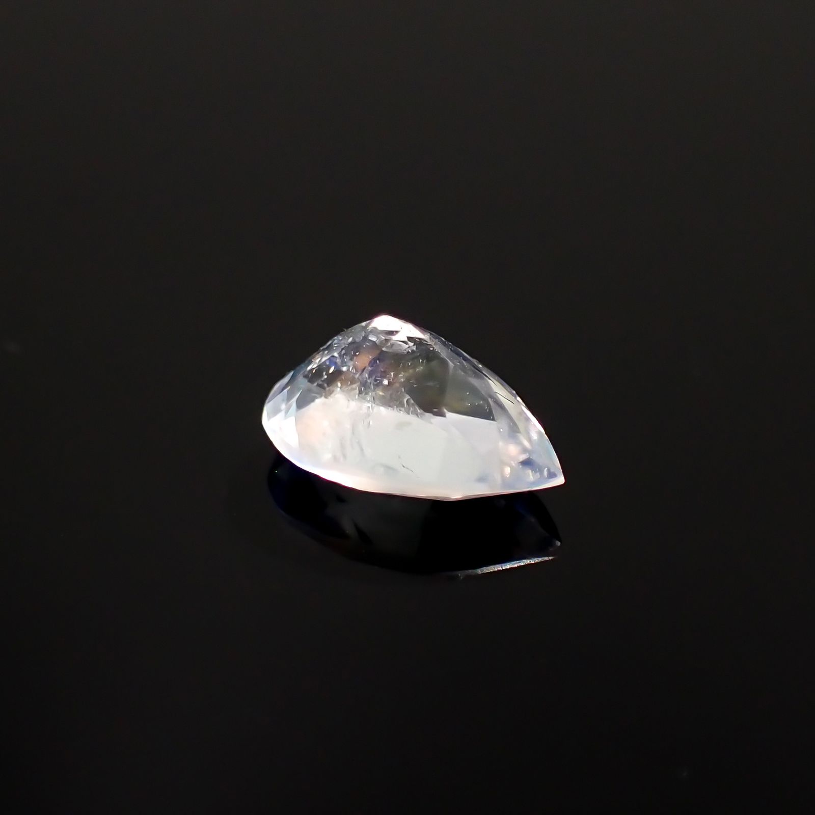 レインボームーンストーン(宝石名ラブラドライト)タンザニア産 0.75ct 識別済[230321267]7.8x5.3mm前後