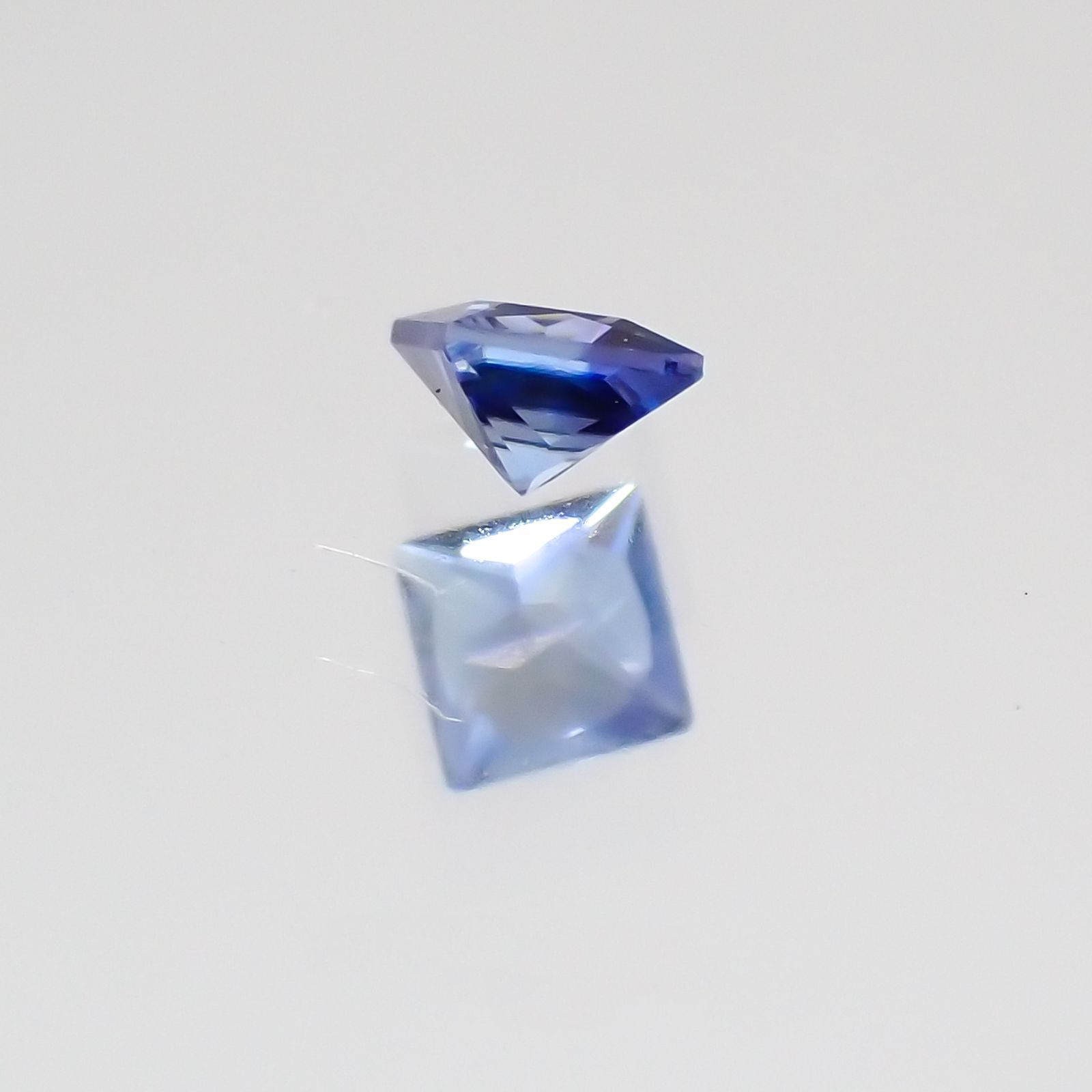 ◇プリンセスカット◇ベニトアイト アメリカ産 ルース 0.049ct[21019043]2×2mm前後