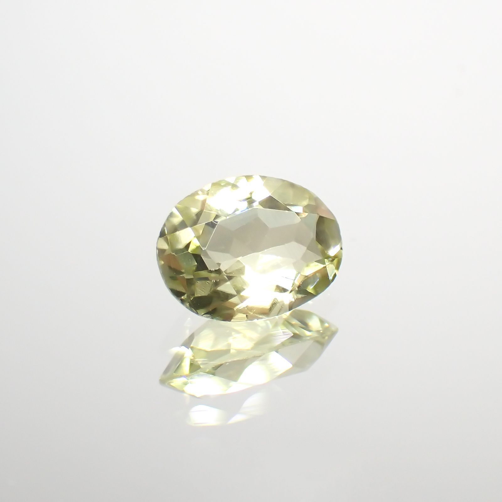 シリマナイト(宝石名シリマナイト)インド産 1.09ct 識別済[211113691]7.9x5.9mm前後