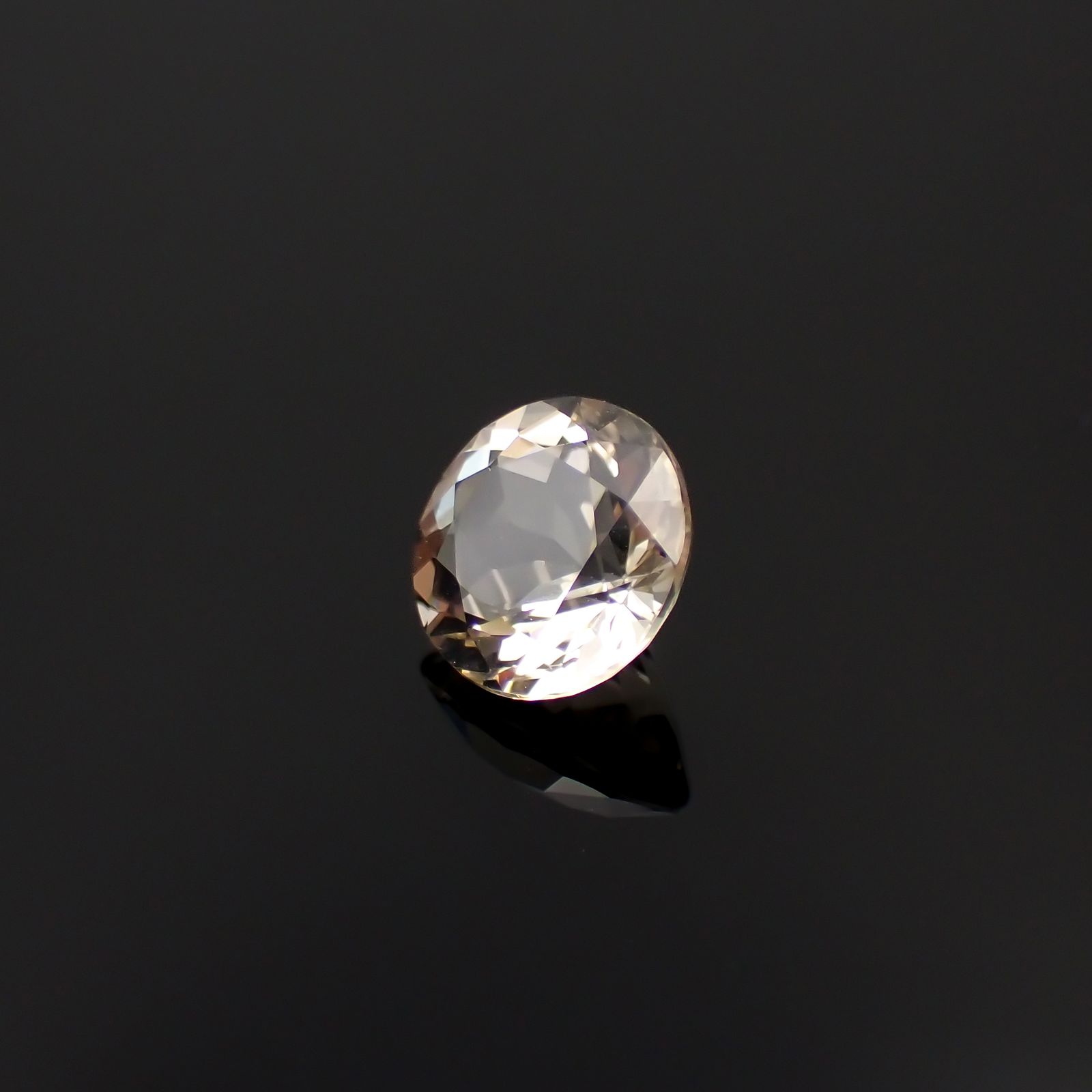 含バリウム・サニディン(宝石名サニディン)ドイツ産 1.38ct 識別済[231224971]7.4x7.4mm前後