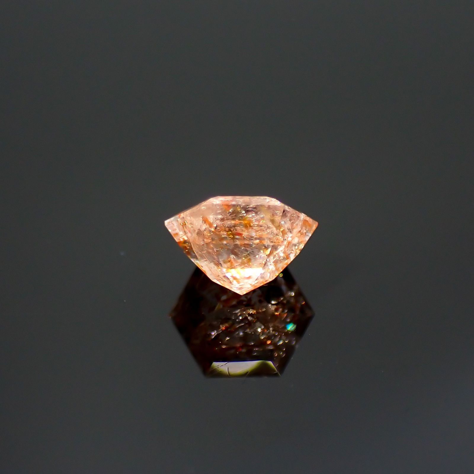 ◇ヘキサゴンカット◇イリュージョンサンストーン インド産 0.58ct / 5.1x5mm前後 [260215487]
