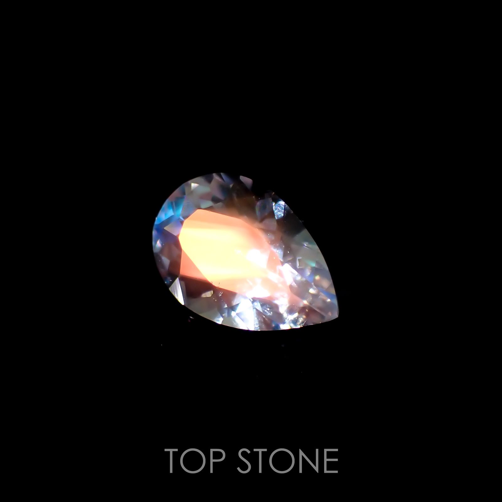 レインボームーンストーン(宝石名ラブラドライト)マダガスカル産 0.59ct 識別済[211113752]7.3x4.9mm前後