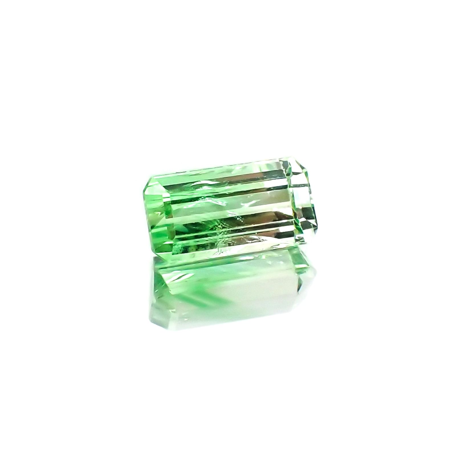 バイカラーツァボライト(宝石名グリーン グロッシュラー・ガーネット)タンザニア産 識別済 1.15ct / 7.7x4mm前後 [231124265]