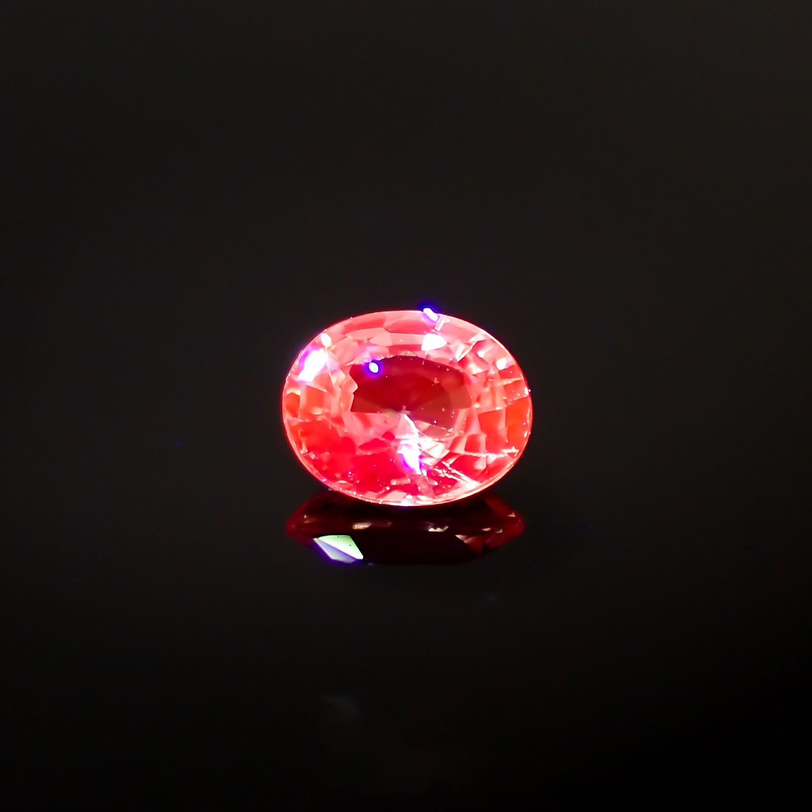 パパラチャサファイア(宝石名サファイア/別名パパラチャ・サファイア)スリランカ産 0.312ct ソ付(日独)[220616594]4.4x3.5mm前後