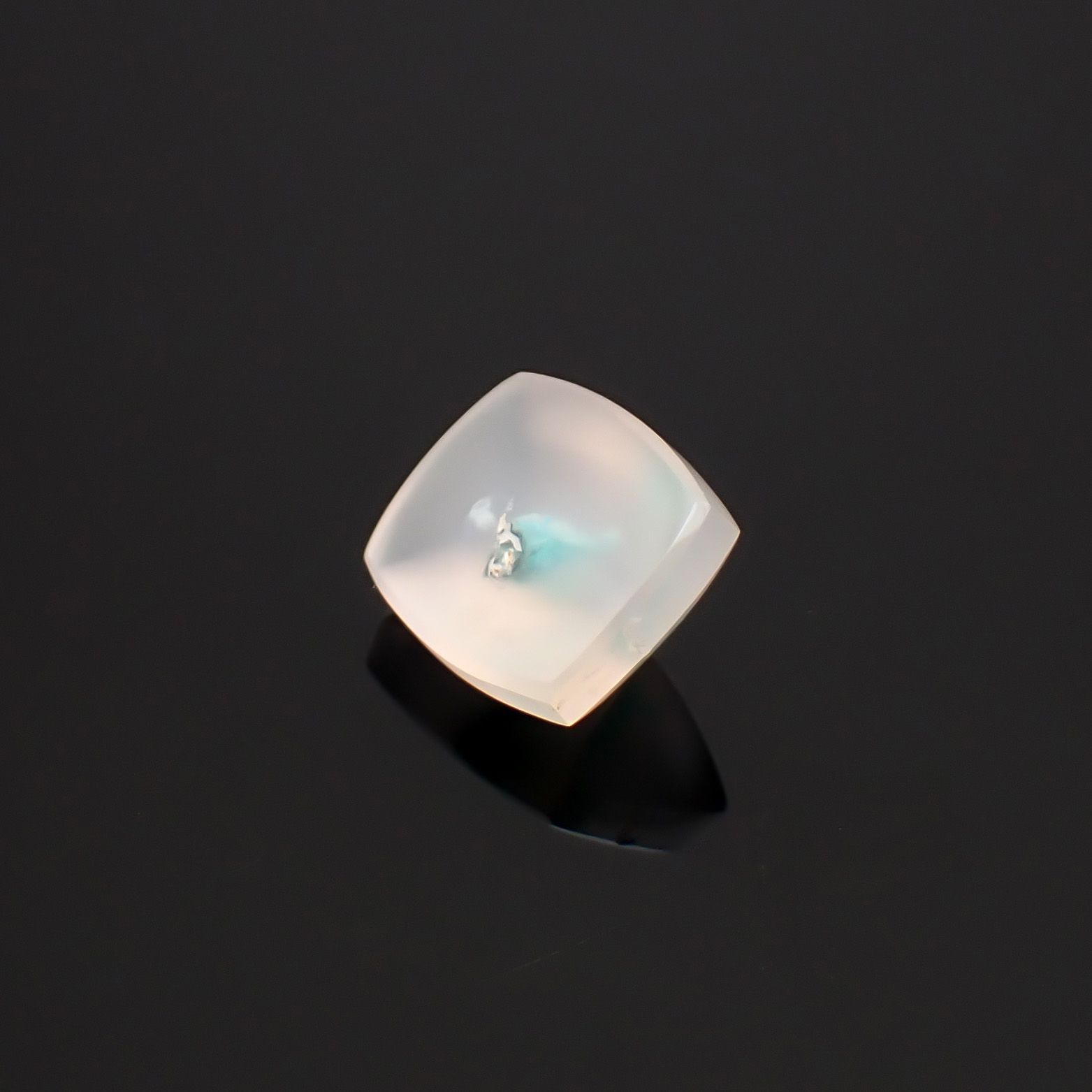 コッパークリソコラインカルセドニー インドネシア産 4.77ct / 11.2x9.9mm前後 [260932795]