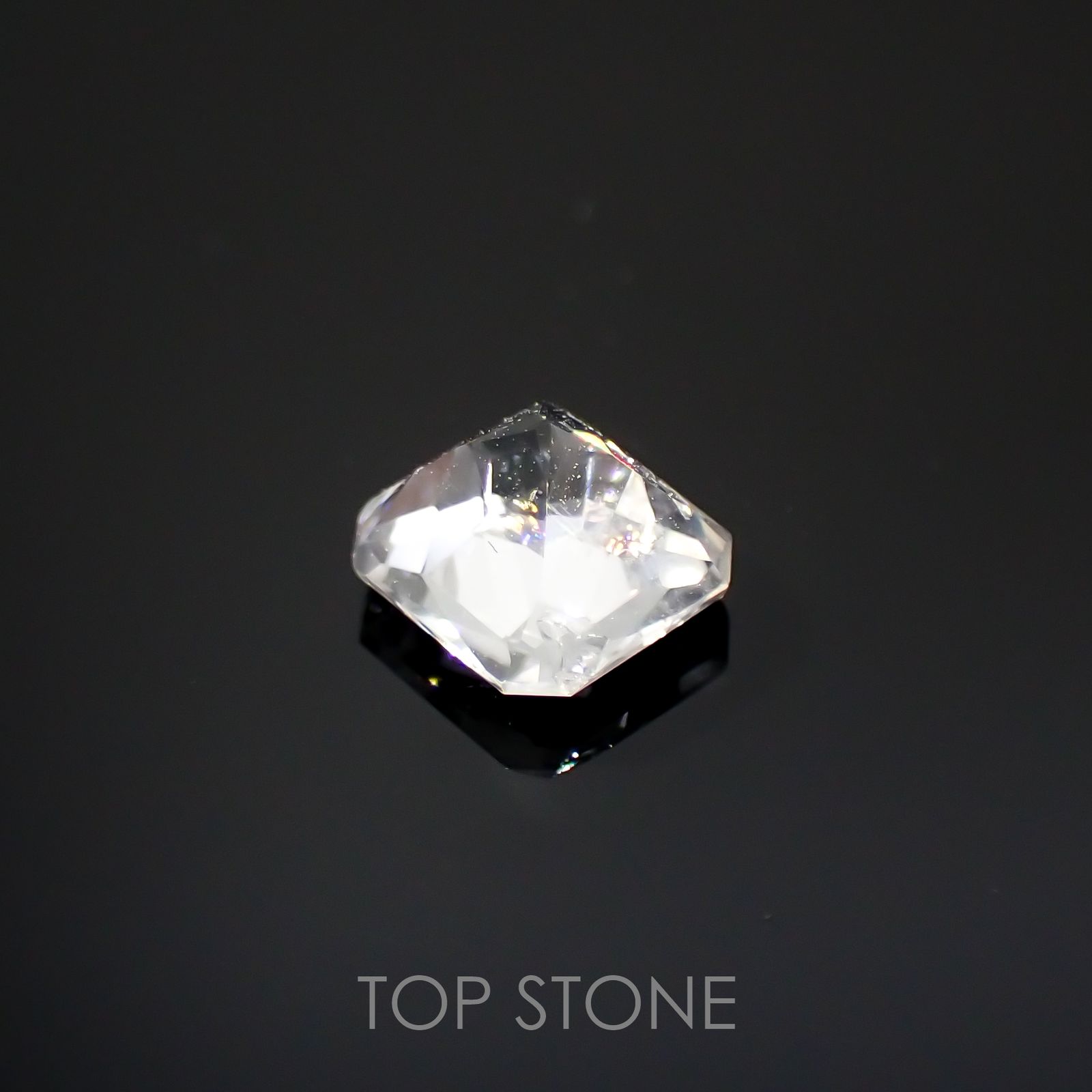 フェナカイト(宝石名フェナカイト)ブラジル産 0.58ct 識別済[220115176]5.1x4.8mm前後