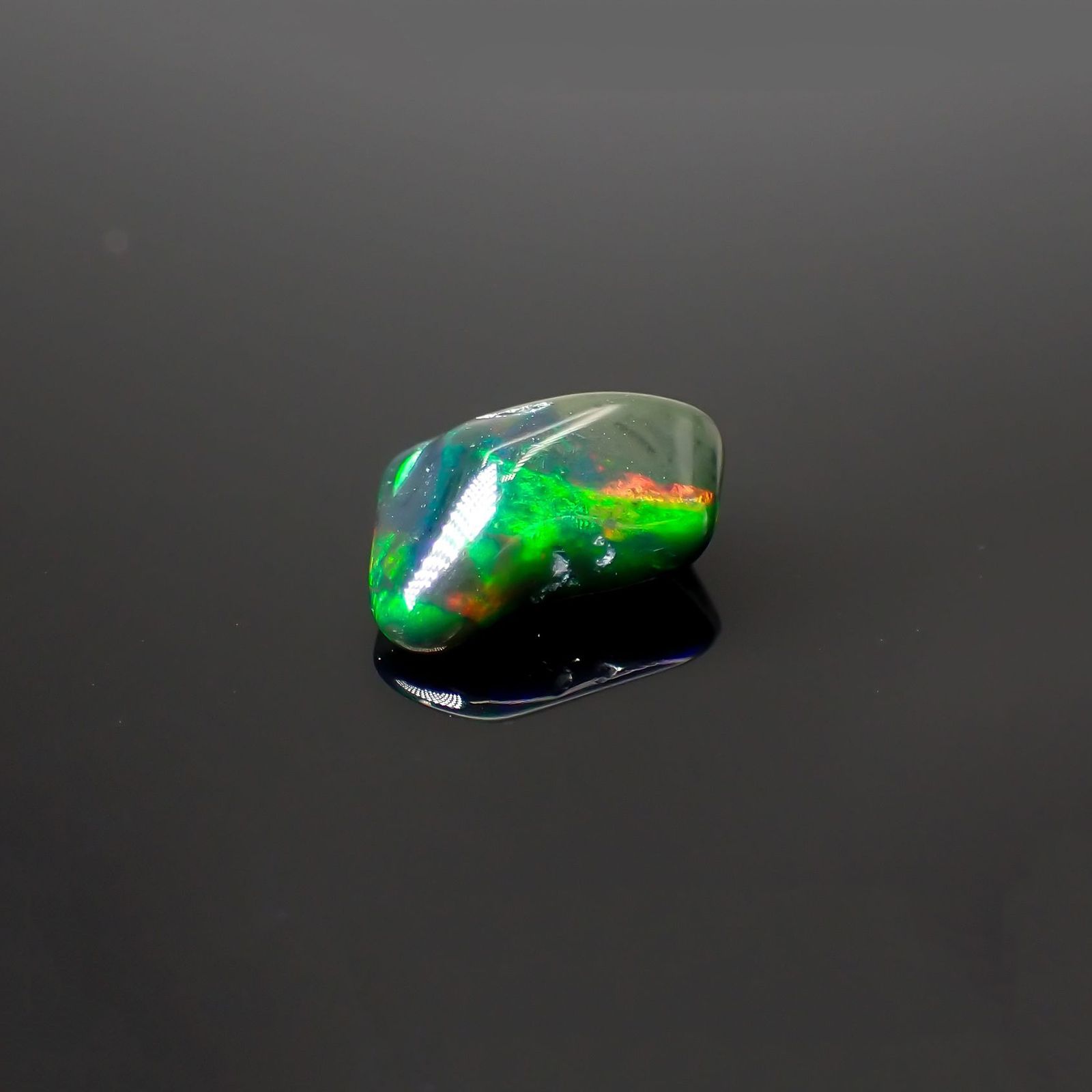 ◇バロック型◇ブラックオパール(宝石名オパール/加熱処理) エチオピア産 識別済 1.26ct / 10.9x7.9mm前後 [211013506]