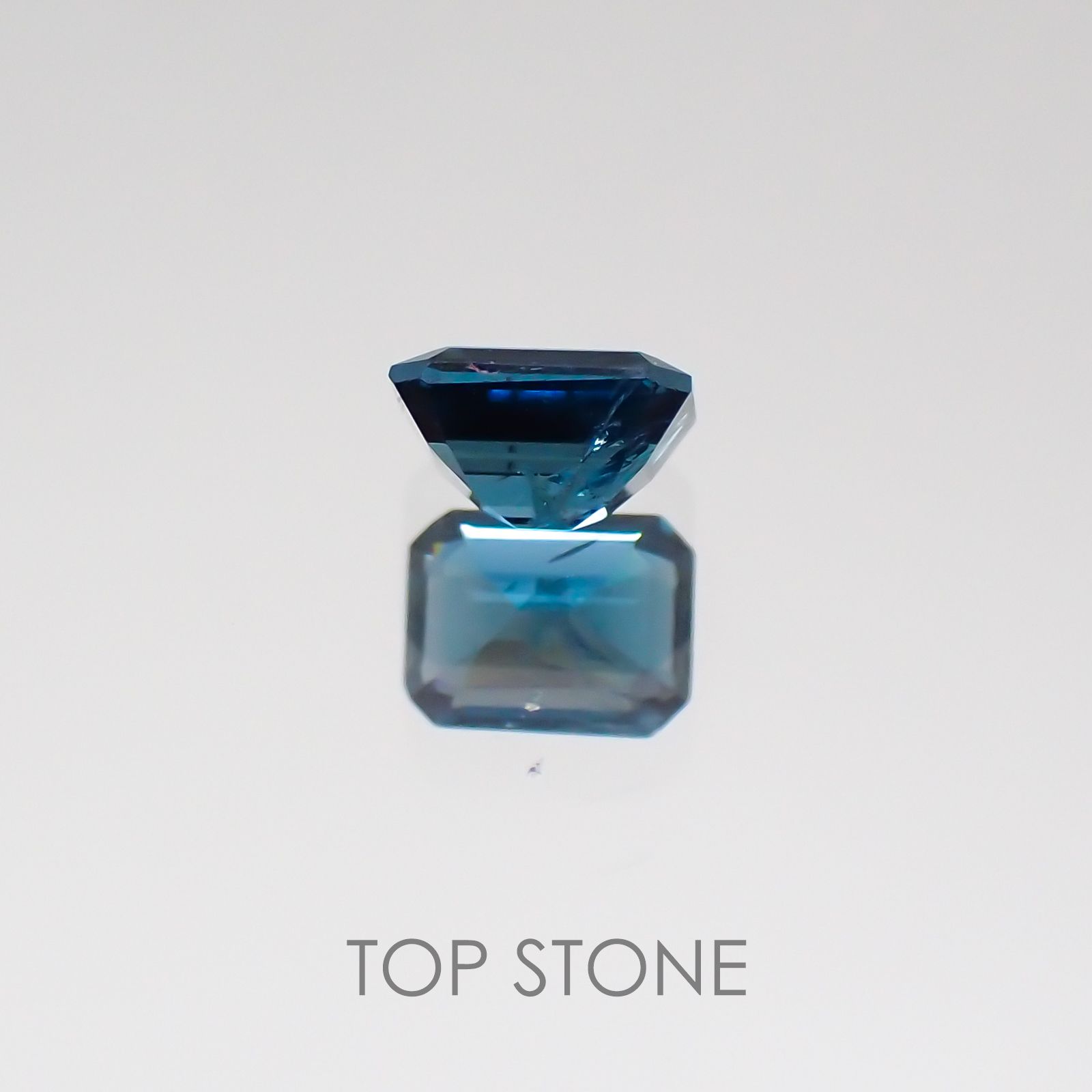 サファリン マダガスカル産 ルース 0.21ct[20128831]3.7×2.6mm前後