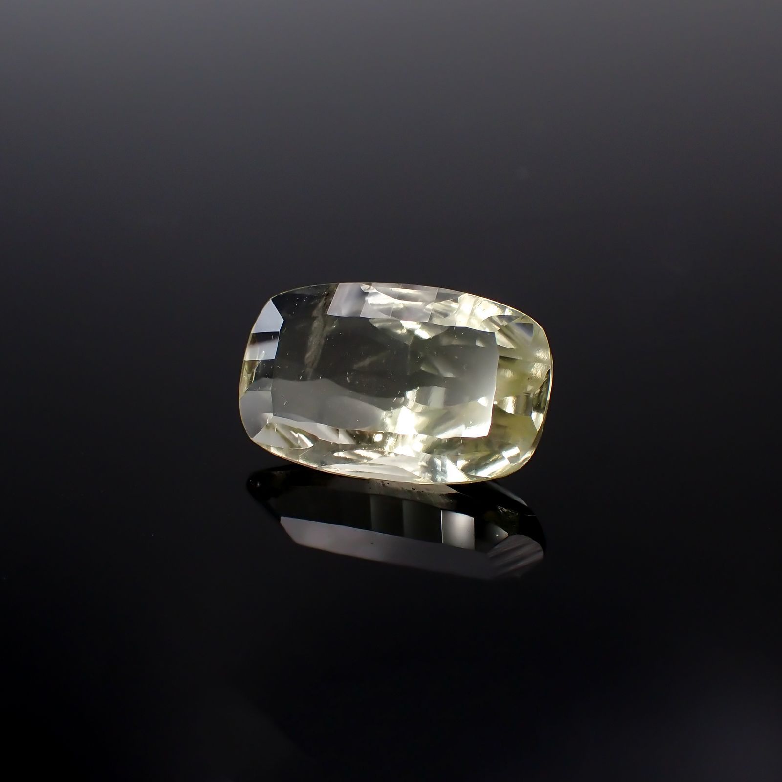 リビアングラス 発見地：エジプト・リビア砂漠 6.51ct[221018194]17x10.6mm前後
