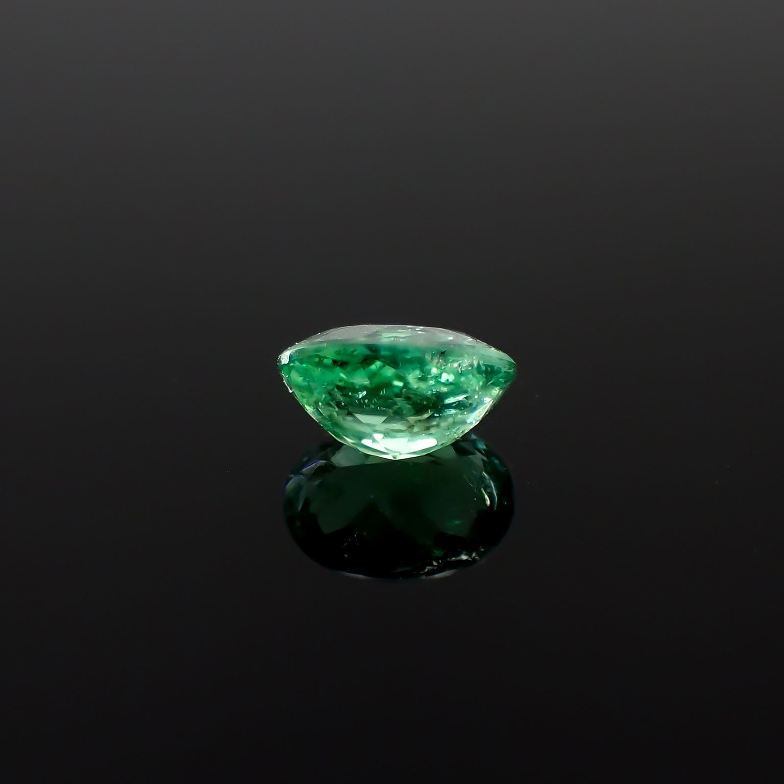 パライバトルマリン ブラジル・パライバ州バターリャ鉱山産 0.61ct[240928732]6.1x4.5mm前後
