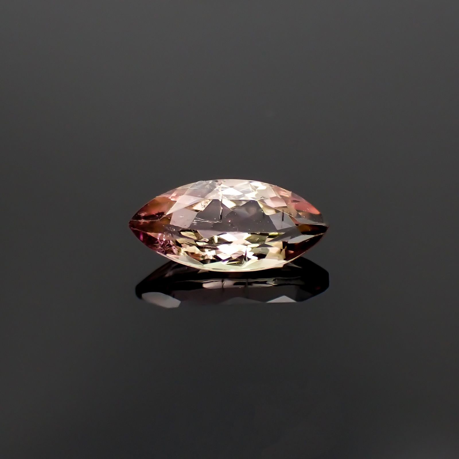バイカラートルマリン ブラジル産 0.95ct[230220400]9.9x4.6mm前後