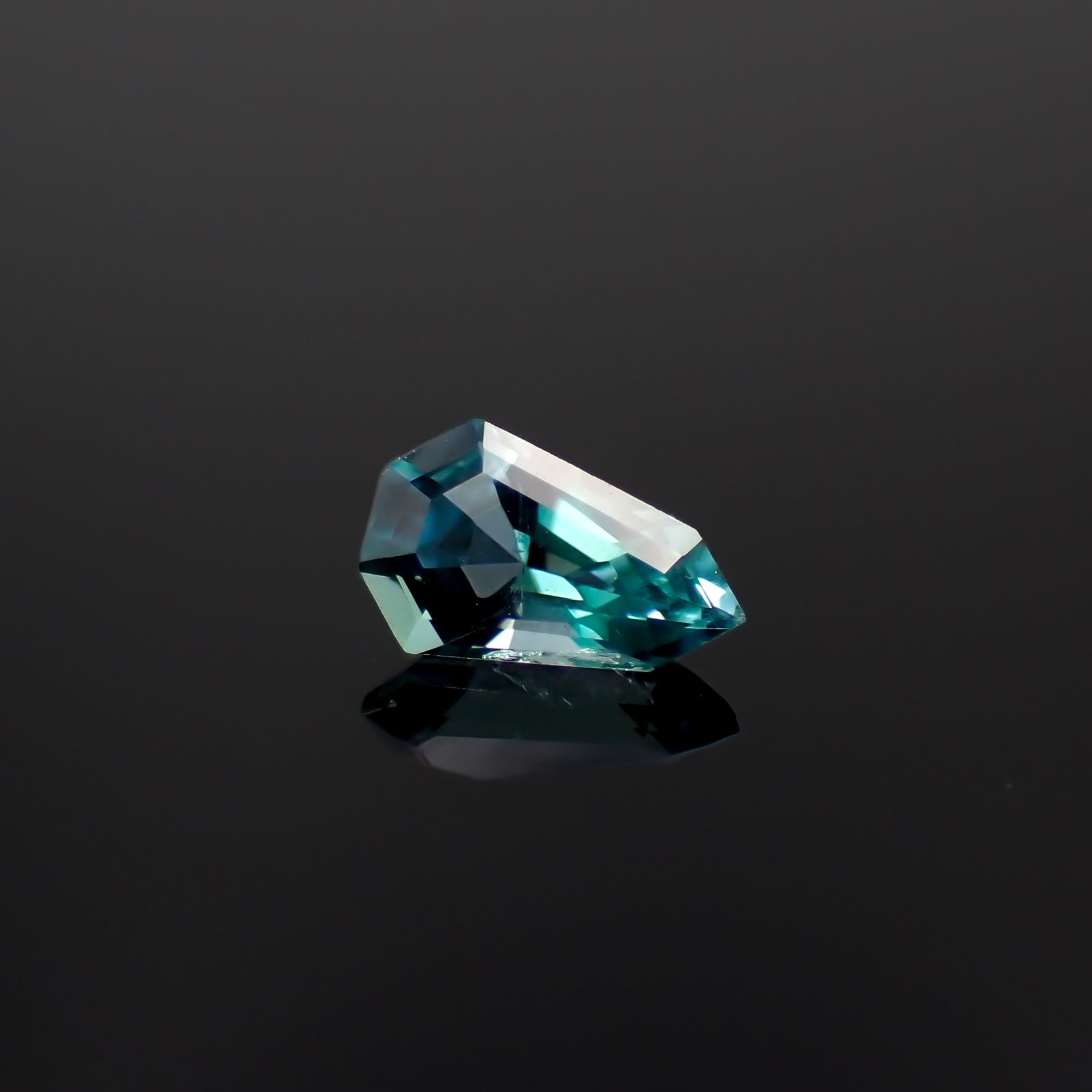 ◇カスタムカット◇ブルーコーネルピン タンザニア産 0.36ct[231224501]5.9x3.7mm前後