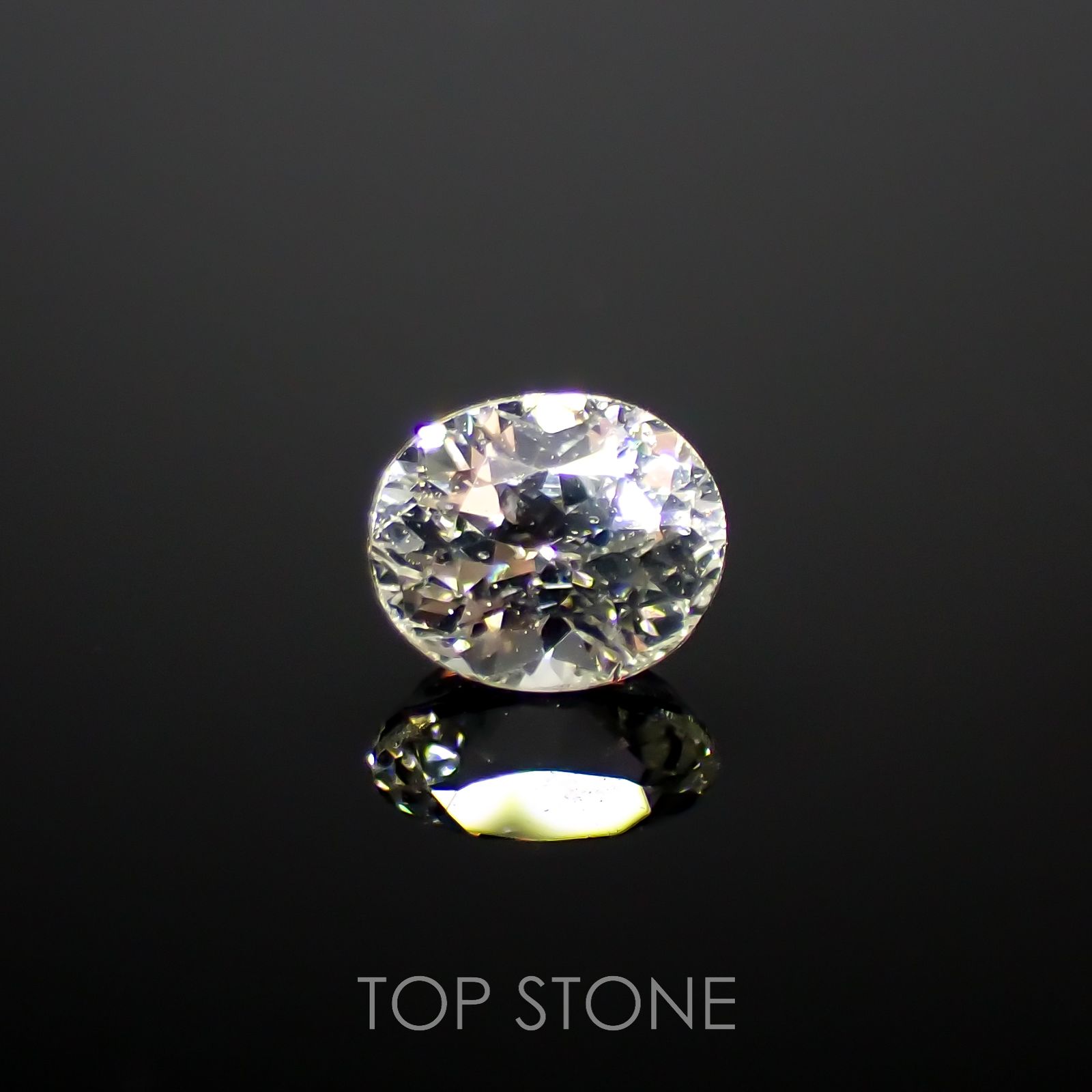 リューコガーネット(宝石名ホワイト グロッシュラー・ガーネット)ビルマ産 0.44ct 識別済[220616326]4.7x3.9mm前後