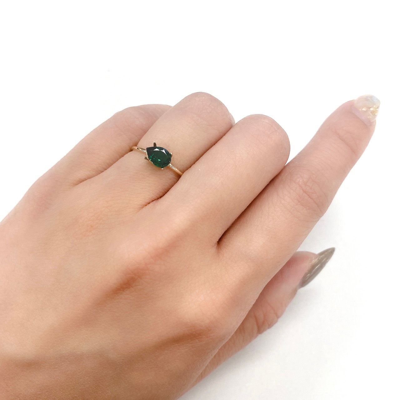 ツァボライト(宝石名グリーン グロッシュラー・ガーネット) タンザニア産 0.618ct ソ付(彩珠)[21069915]6.9×4.9mm前後