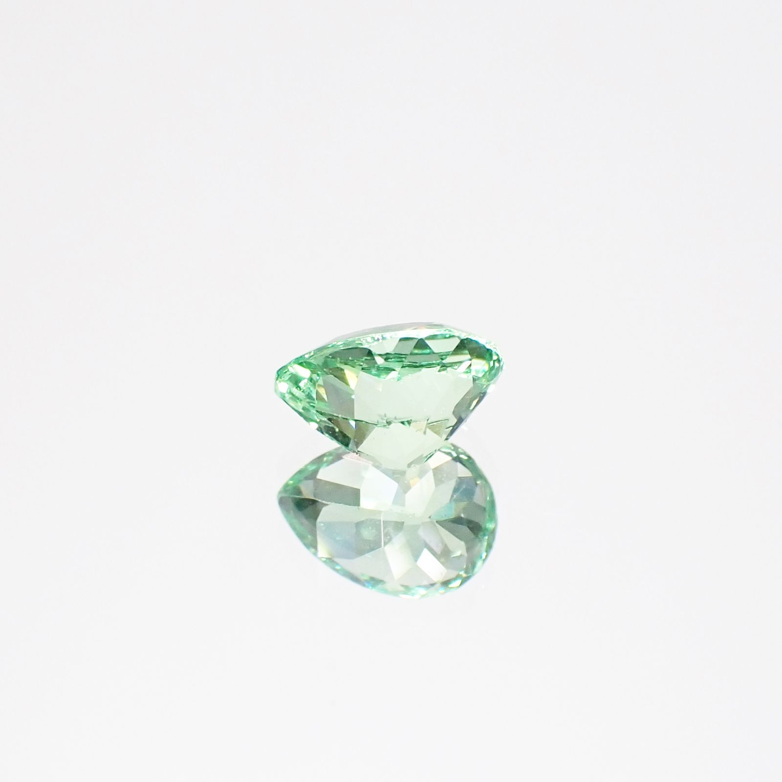 ミントガーネット タンザニア産 0.66ct[231023744]6.2x4.4mm前後