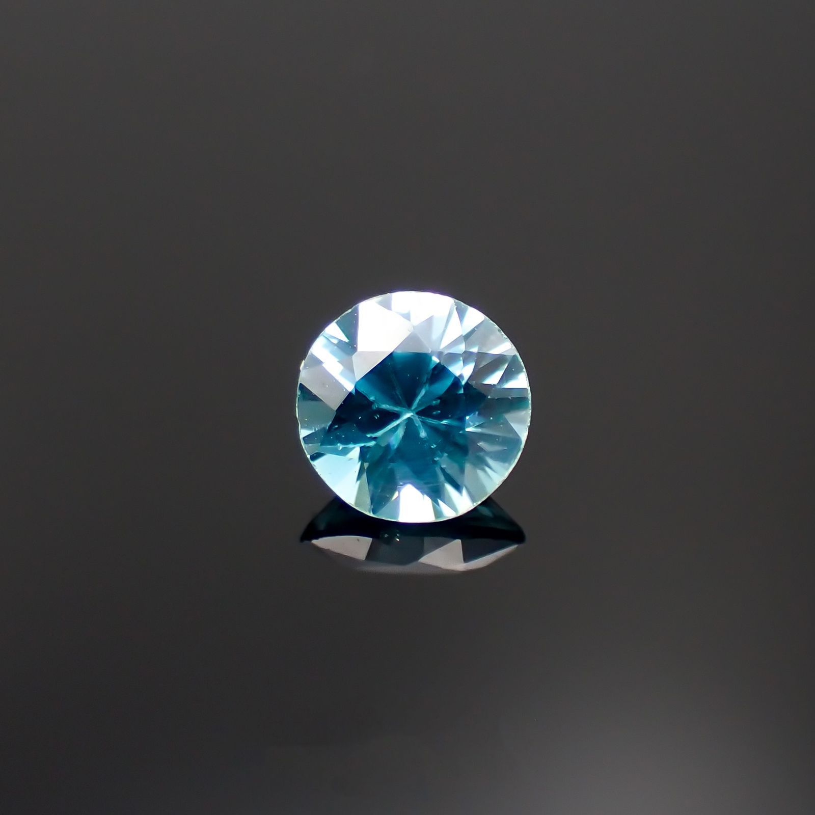 ブルージルコン カンボジア産 0.61ct[230220509]4.8x4.8mm前後