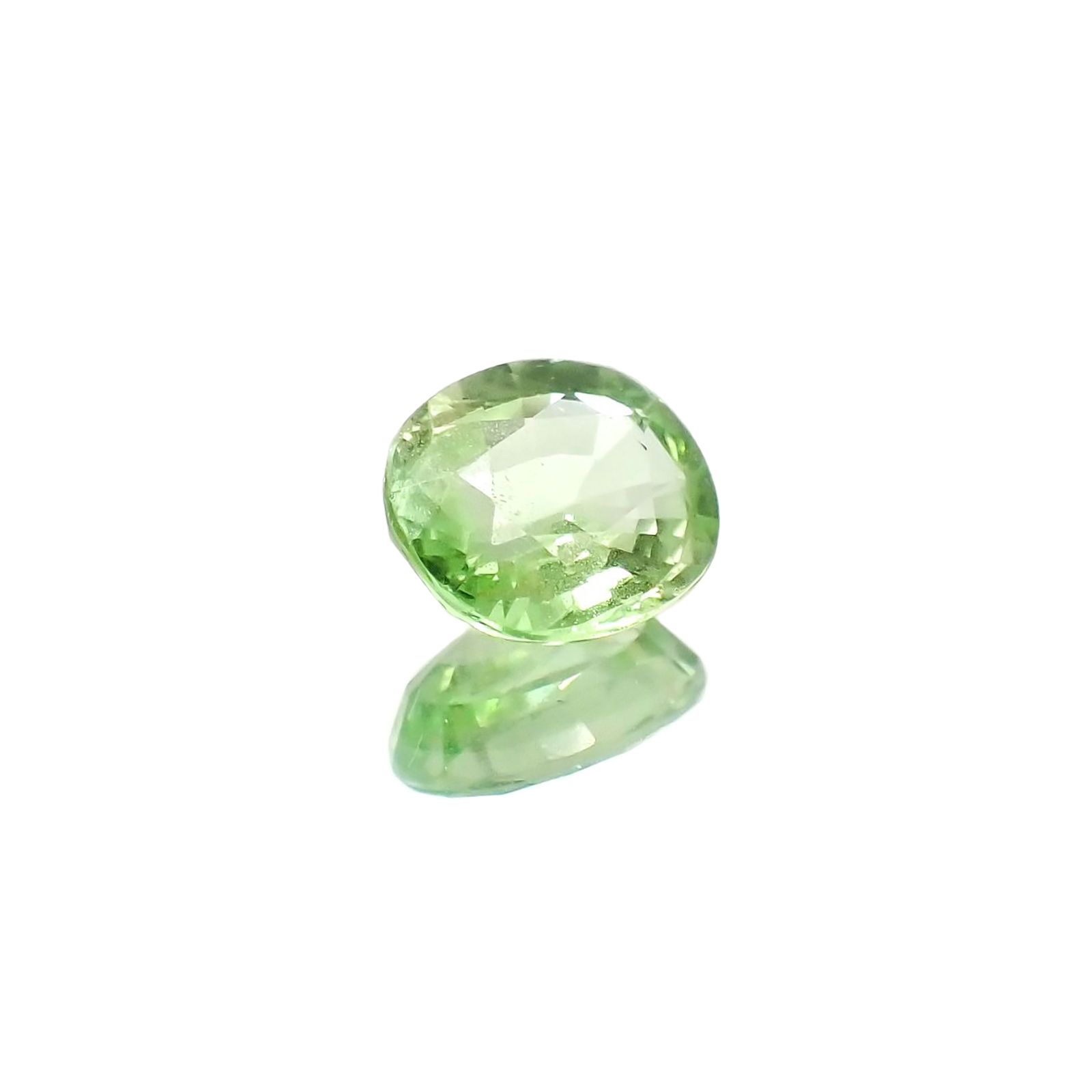 ミントガーネット(宝石名グリーン グロッシュラー・ガーネット)タンザニア・メレラニ鉱山産 識別済 1.01ct / 6.5x5.8mm前後 [251022488]
