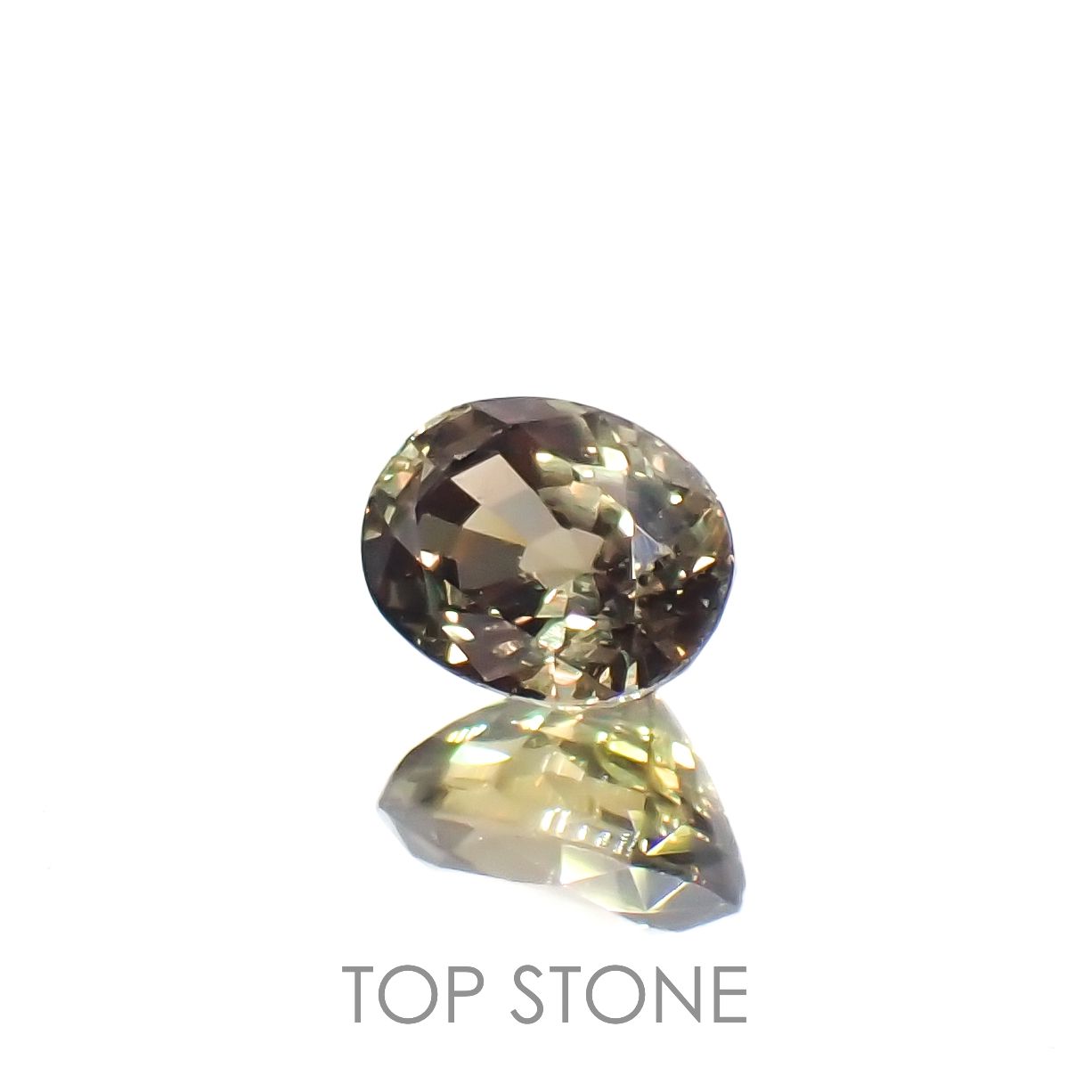 カラーチェンジサファイア非加熱(宝石名カラーチェンジ・サファイア)タンザニア産 0.73ct 識別済[230320836]5.6x4.2mm前後