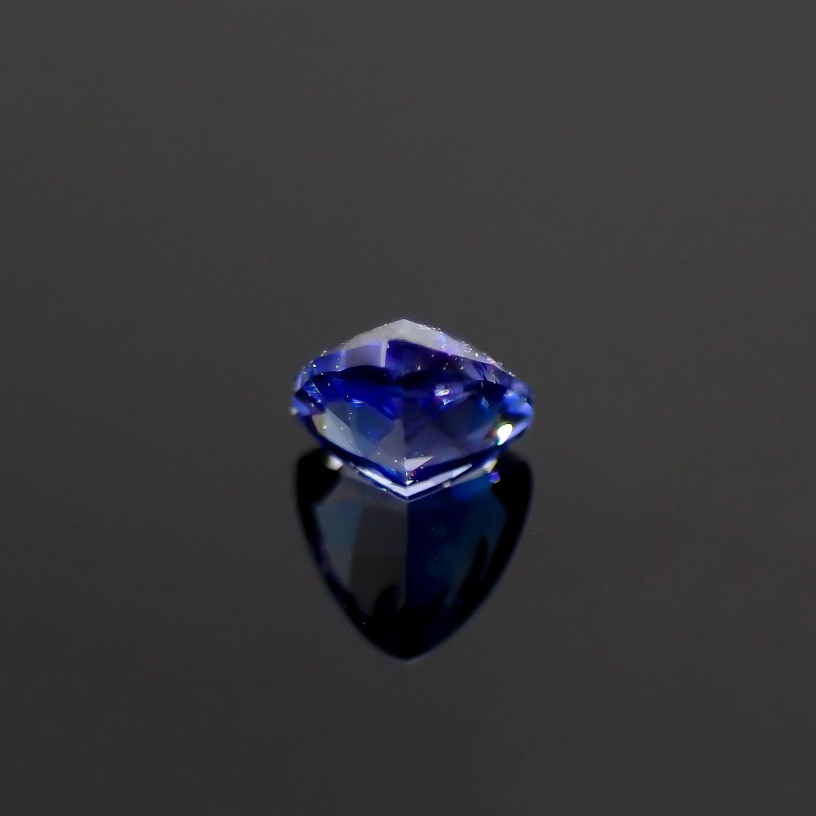 ベニトアイト アメリカ・カリフォルニア州産 0.064ct / 2.4x2.4mm前後 [260523214]