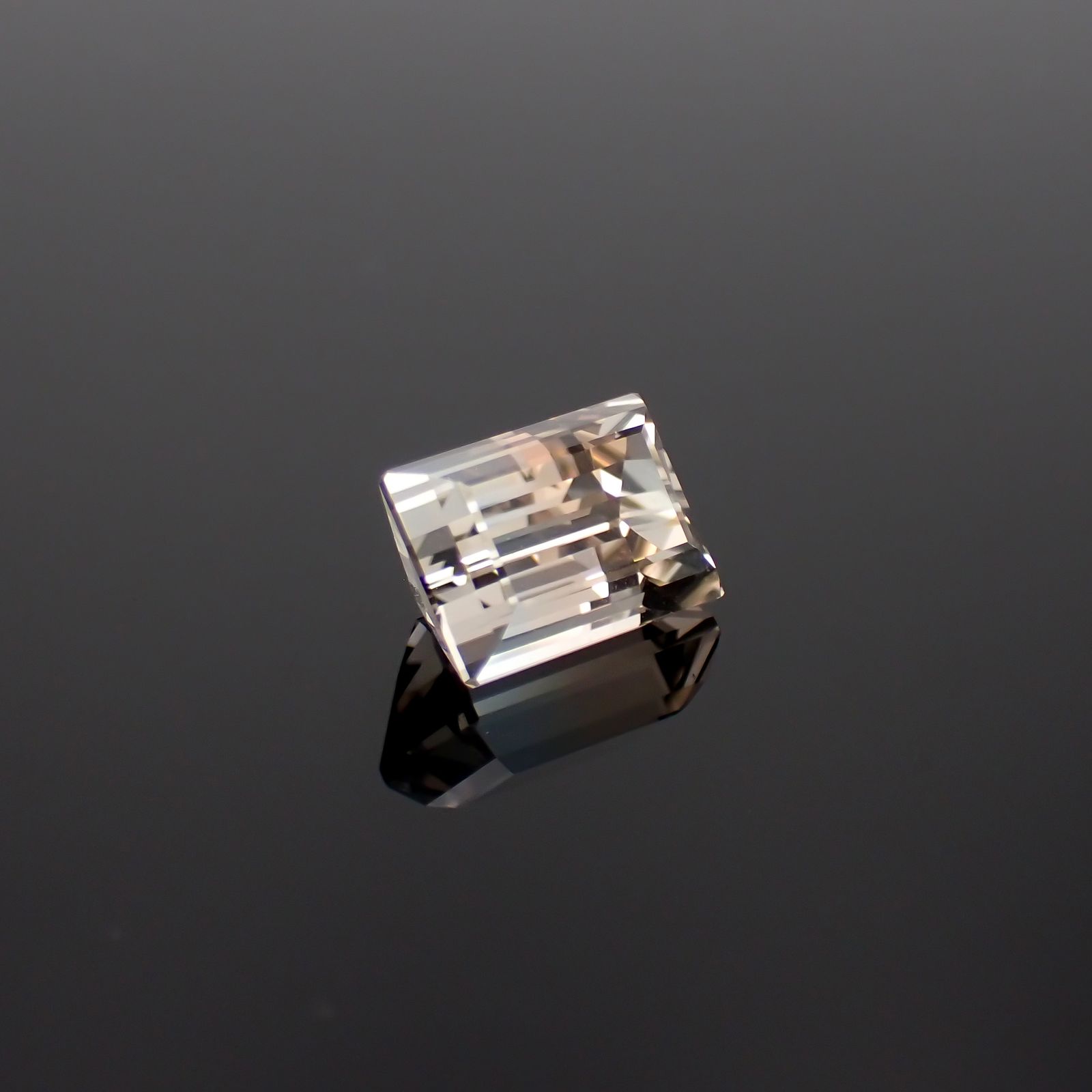 バイカラートパーズ ウクライナ産 4.41ct[231224893]9.7x7mm前後