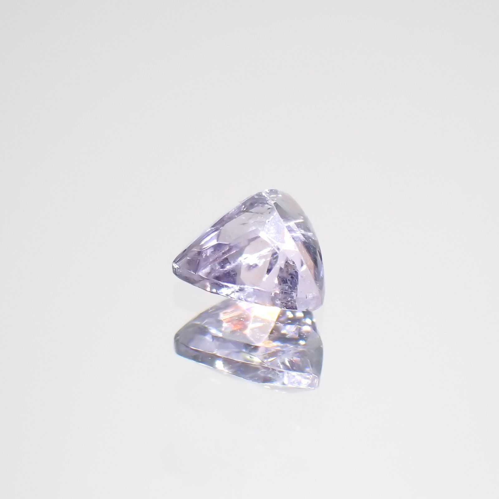 ラベンダーゾイサイト(宝石名ゾイサイト)タンザニア産 0.25ct 識別済[220115063]4x4.1mm前後