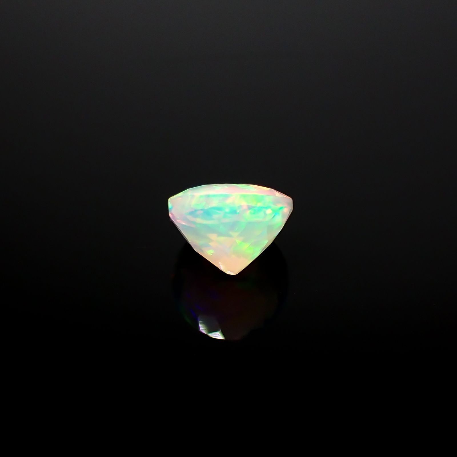 エチオピアオパール エチオピア産 1.39ct[240226245]8.1x8mm前後