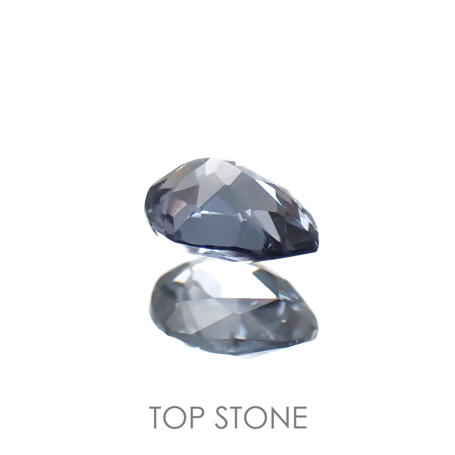 カラーチェンジガーネット アレキタイプ(宝石名ガーネット)マダガスカル・ベキリー産 0.15ct 識別済[220917664]3.8x2.8mm前後