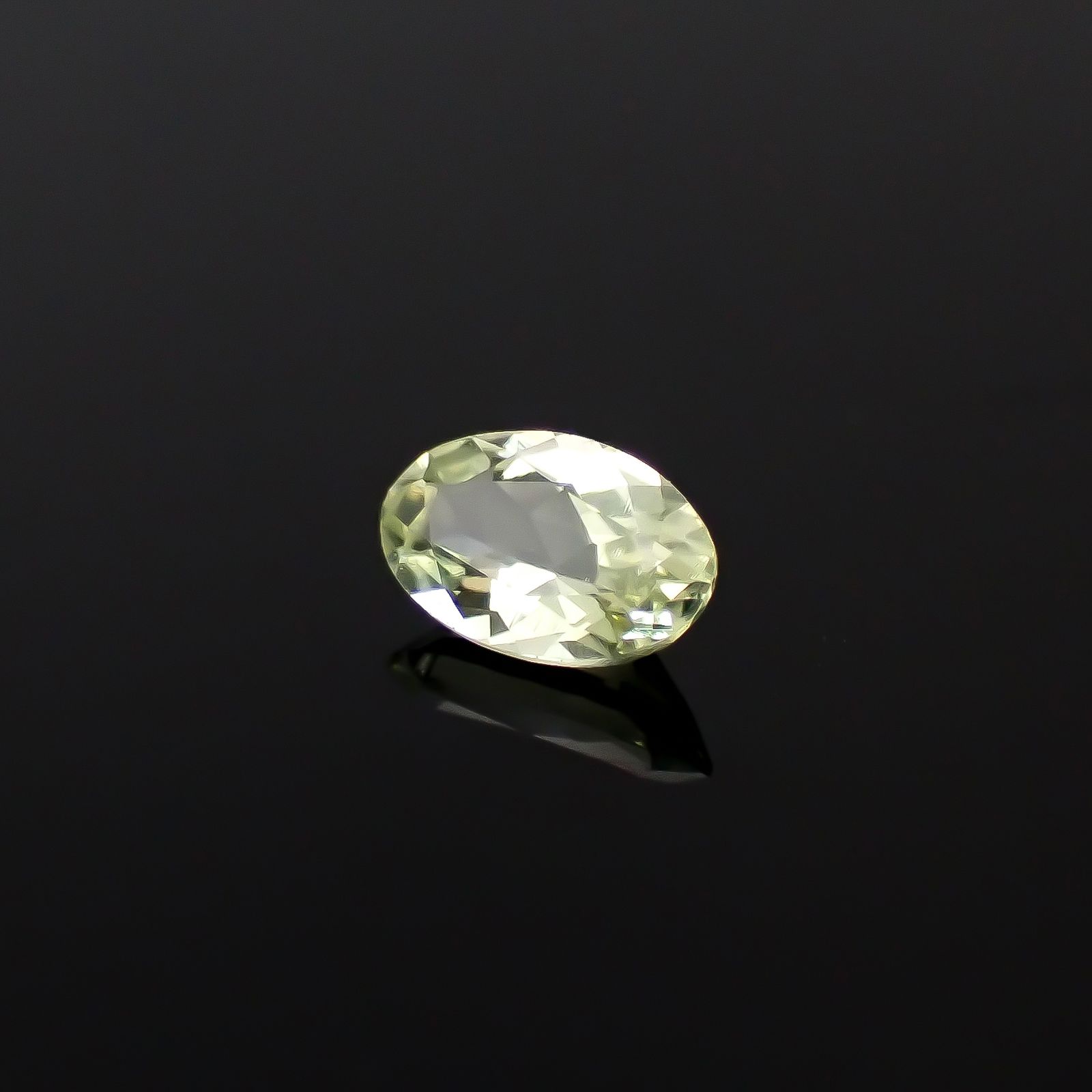 クリソベリルキャッツアイ スリランカ産 0.29ct [250329927]5.1x3.1mm前後