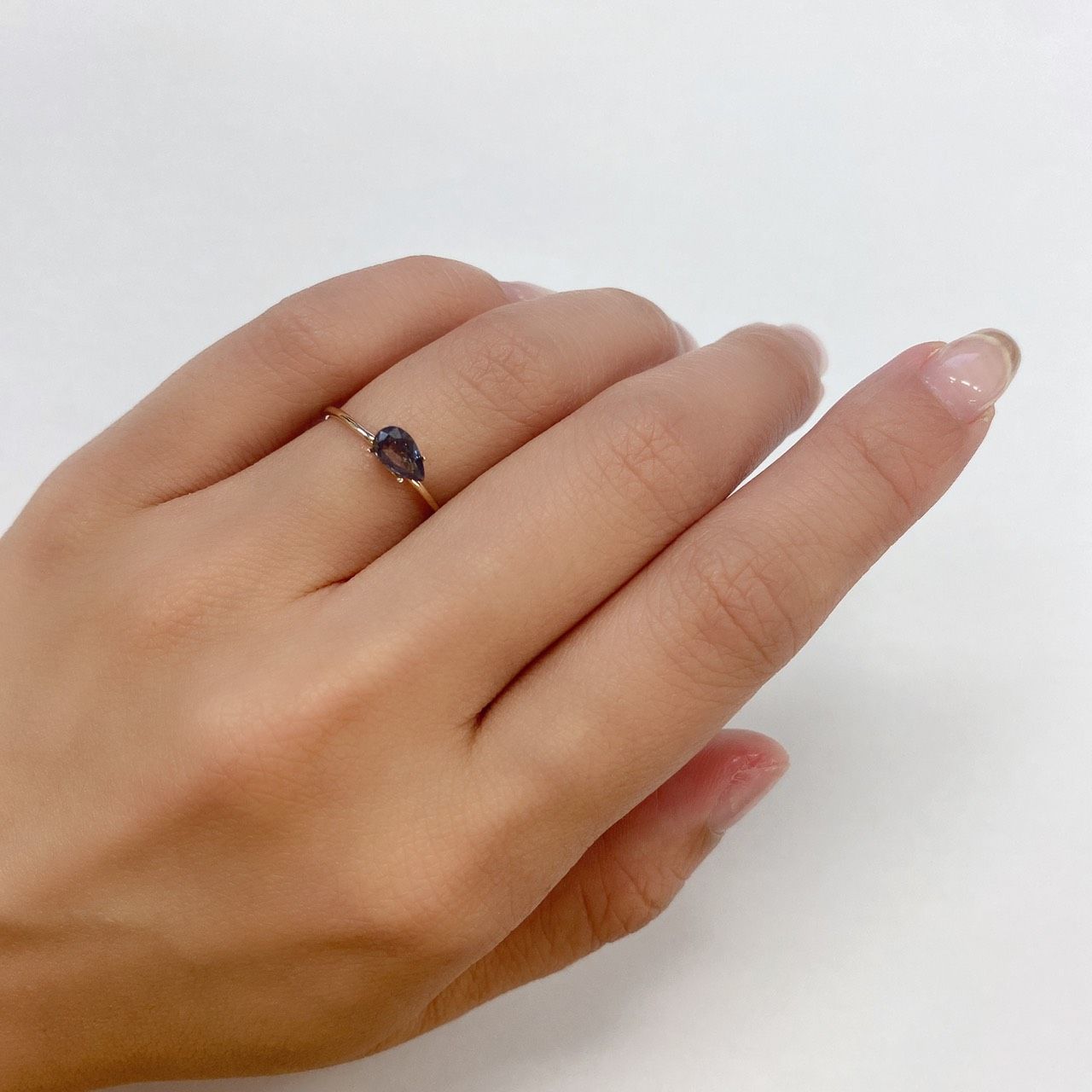 ベキリーブルーガーネット（カラーチェンジガーネット アレキタイプ）(宝石名ガーネット/カラーチェンジタイプ) マダガスカル・ベキリー産 0.55ct 識別済[210711813]6.5×4mm前後