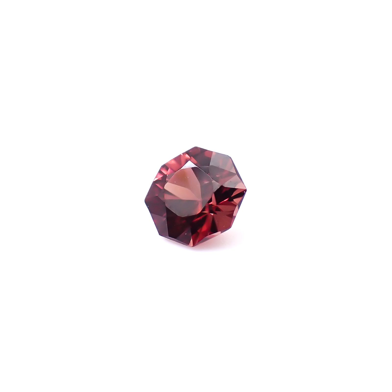 ◇オクタゴンカット◇レッドジルコン(宝石名ジルコン)スリランカ/カンボジア産 識別済 0.69ct / 5x4.9mm前後 [260732549]