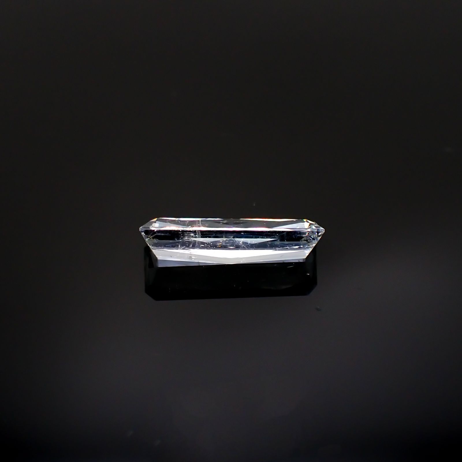 ジェレメジェバイト(宝石名エレメジェバイト)ナミビア産 3.221ct ソ付(彩珠)[220616458]16x5.8mm前後