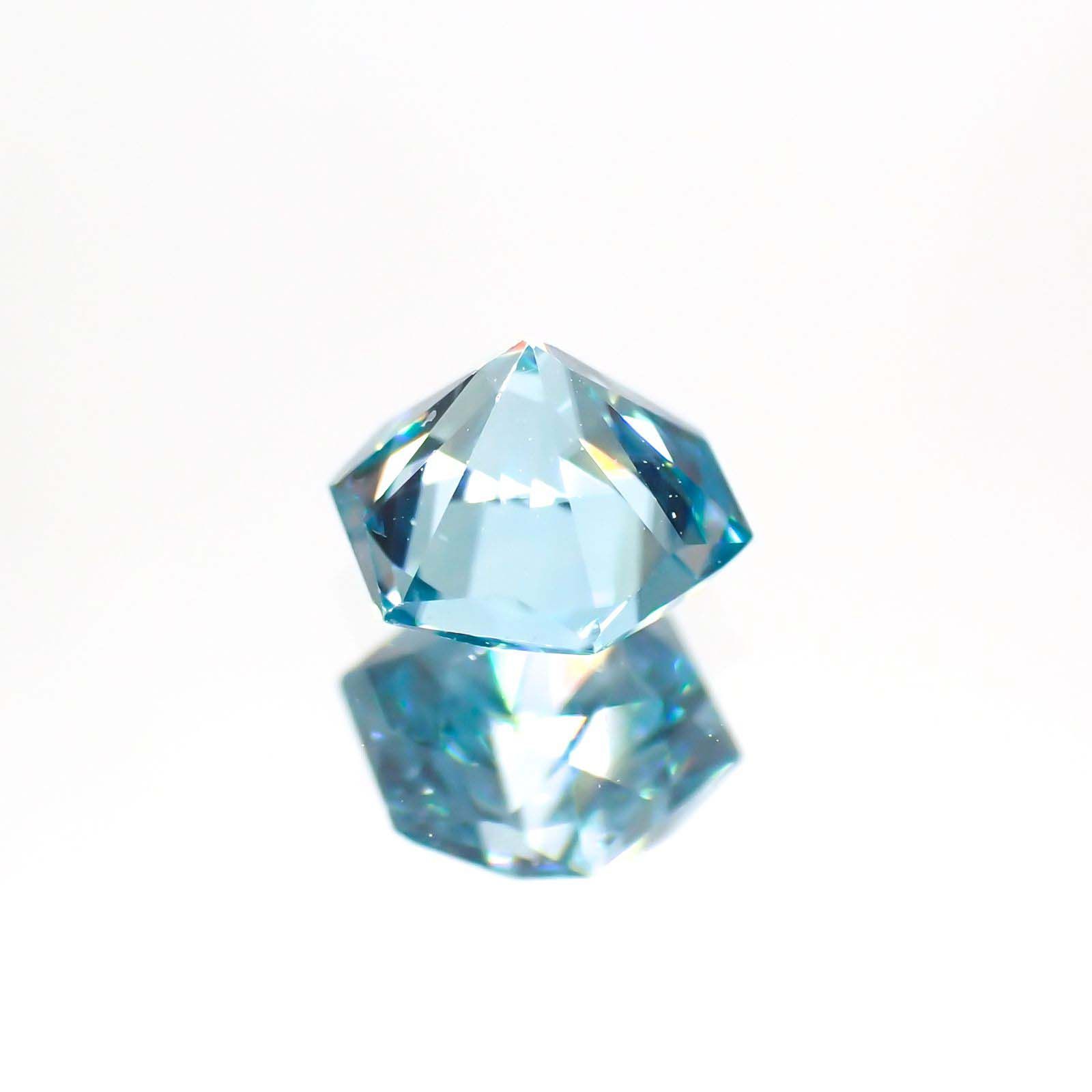 ◇ヘキサゴンカット◇ブルージルコン(宝石名ジルコン) カンボジア産 0.79ct 識別済[211013366]4.9×4.8mm前後