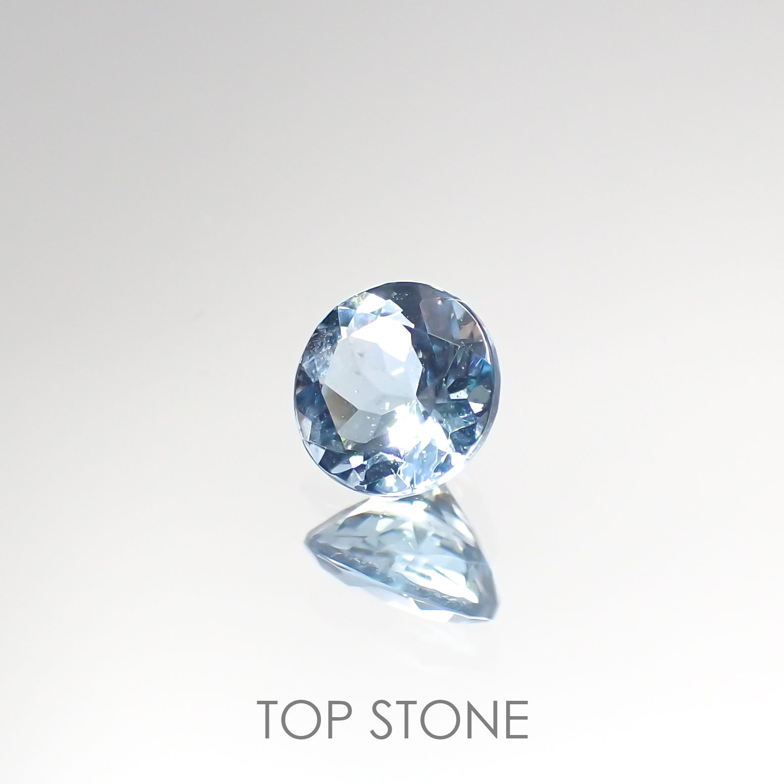 アクアマリン サンタマリアカラー(宝石名アクアマリン) モザンビーク産 0.44ct 識別済[210812593]4.9×4.9mm前後