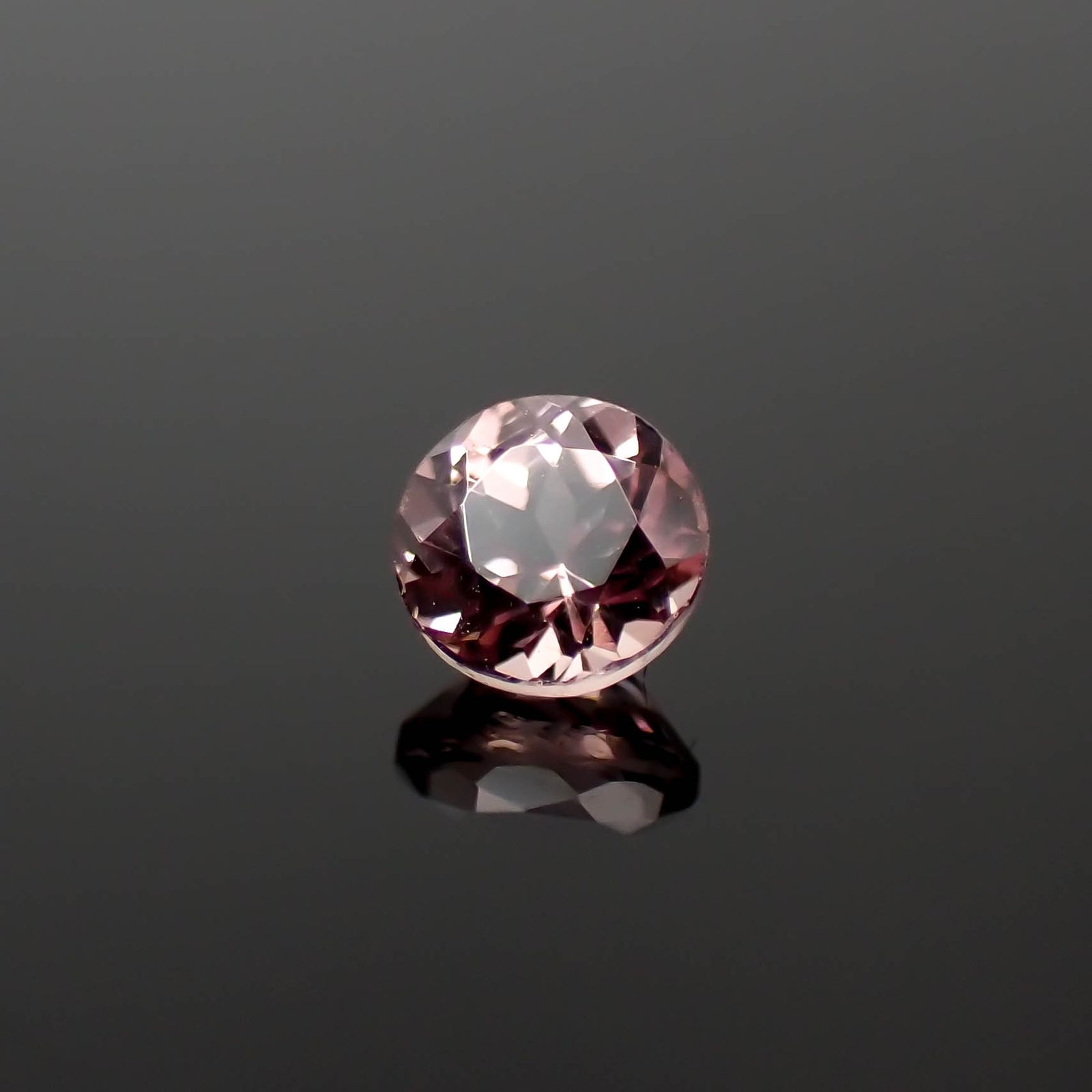 ドラゴンガーネット タンザニア産 0.38ct[240427285]3.9x3.9mm前後