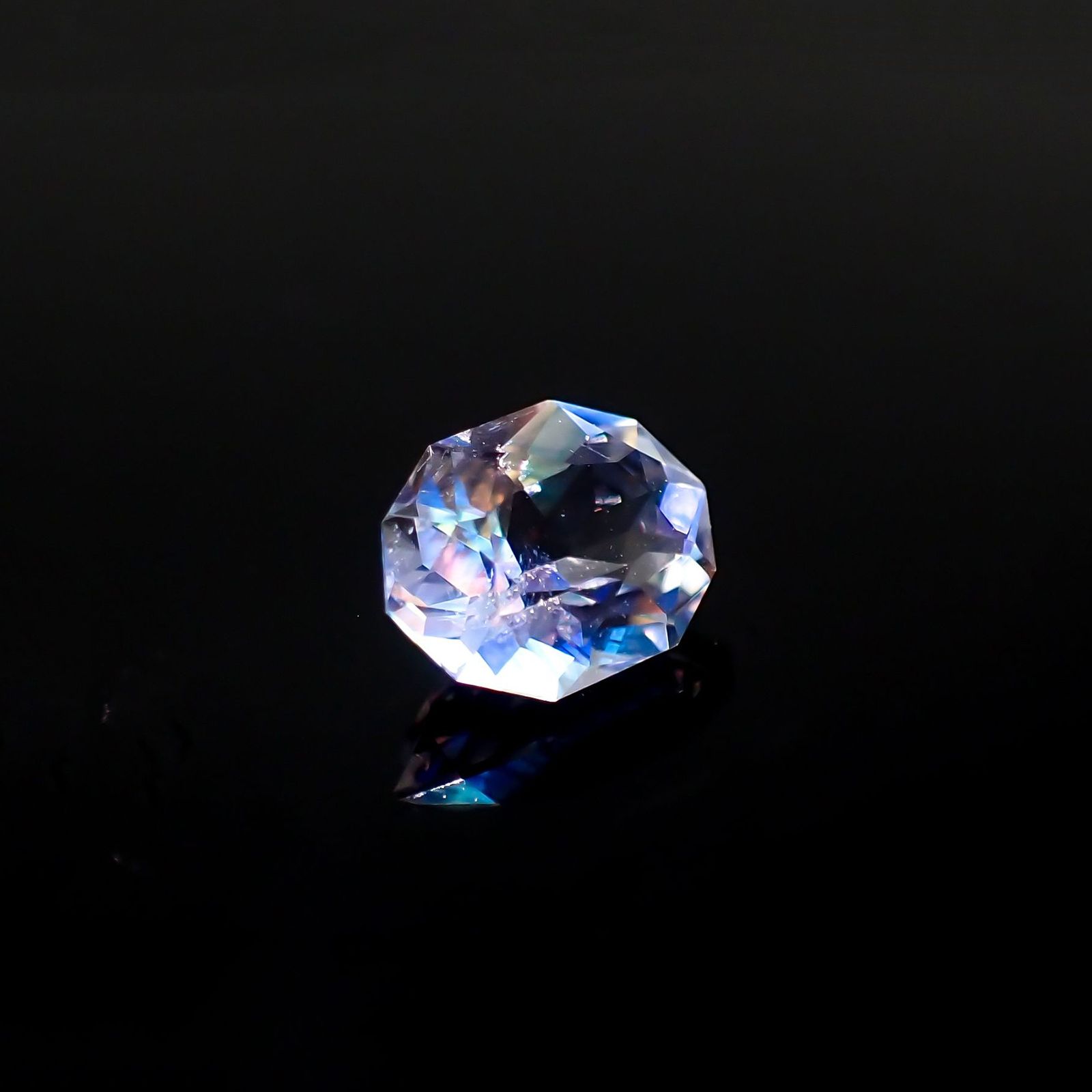 ◇カスタムカット◇レインボームーンストーン マダガスカル産 1.02ct / 7.8x5.9mm前後 [260523434]